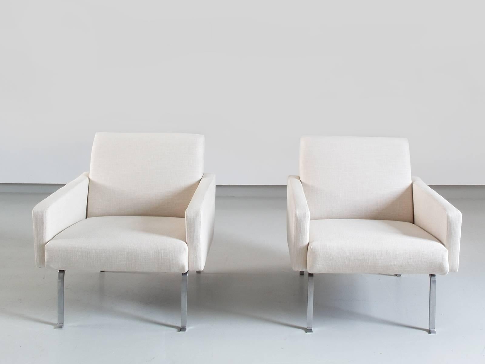Very comfortable pair of lounge chairs Model 461 designed by Geoffrey D Harcourt for Artifort, The Netherlands 1955. The chairs have recently been reupholstered with a beautiful designers guild linen. The stainless steel legs are in perfect original
