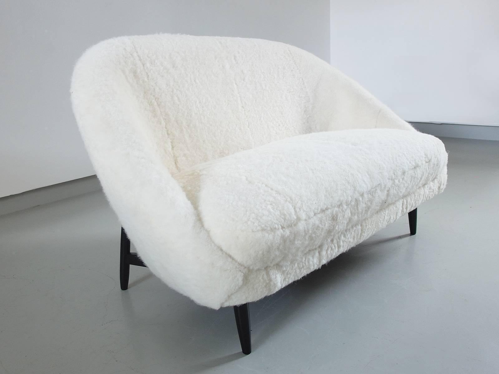 Mid-Century Modern Sofa Model 115 Executed in Sheepskin Designed by Theo Ruth for Artifort, Holland