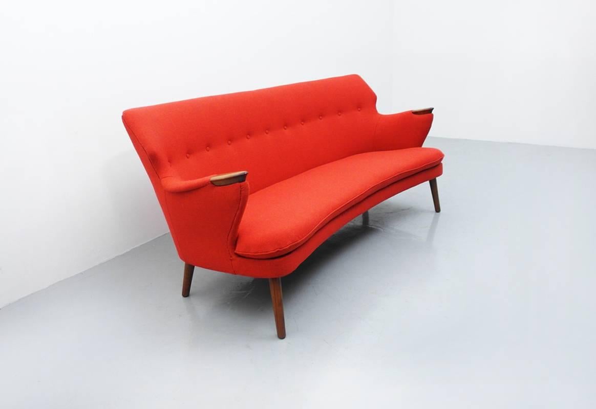 Finely crafted midcentury curved back sofa designed by Kurt Olsen for Slagelse Mobelvaerk. Makers A. Anderson & Bohm, Denmark 1954. 

Master carpenters Andersen & Bohm took part in the famous annual furniture exhibition in Kunst Industrial Museum