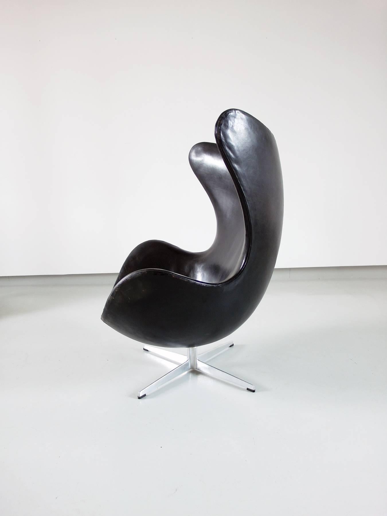 Danish Egg Chair by Arne Jacobsen for Fritz Hansen Original Early Edition, Denmark