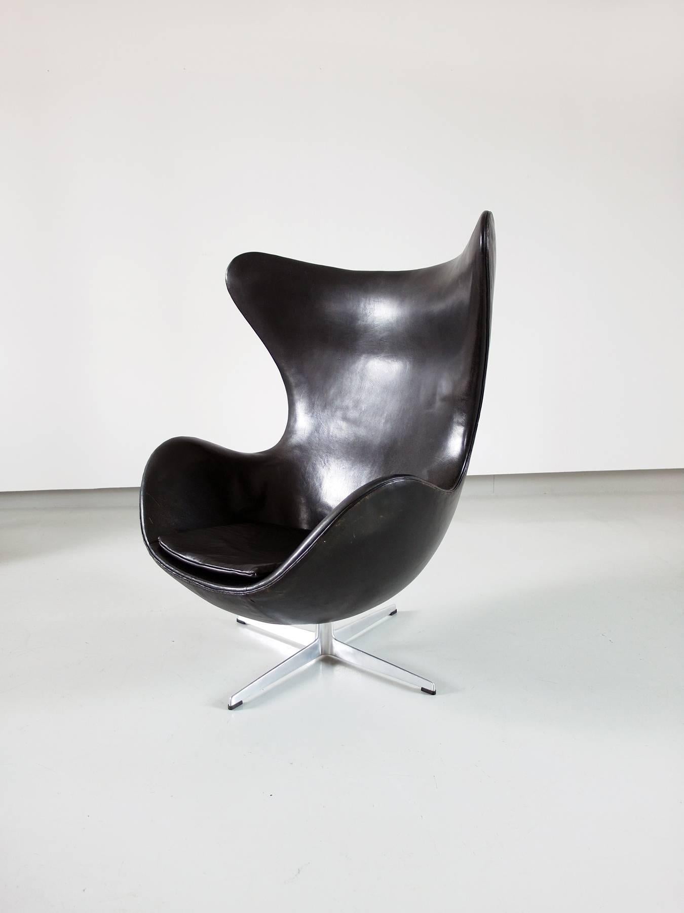 Egg Chair by Arne Jacobsen for Fritz Hansen Original Early Edition, Denmark In Good Condition In Woudrichem, NL