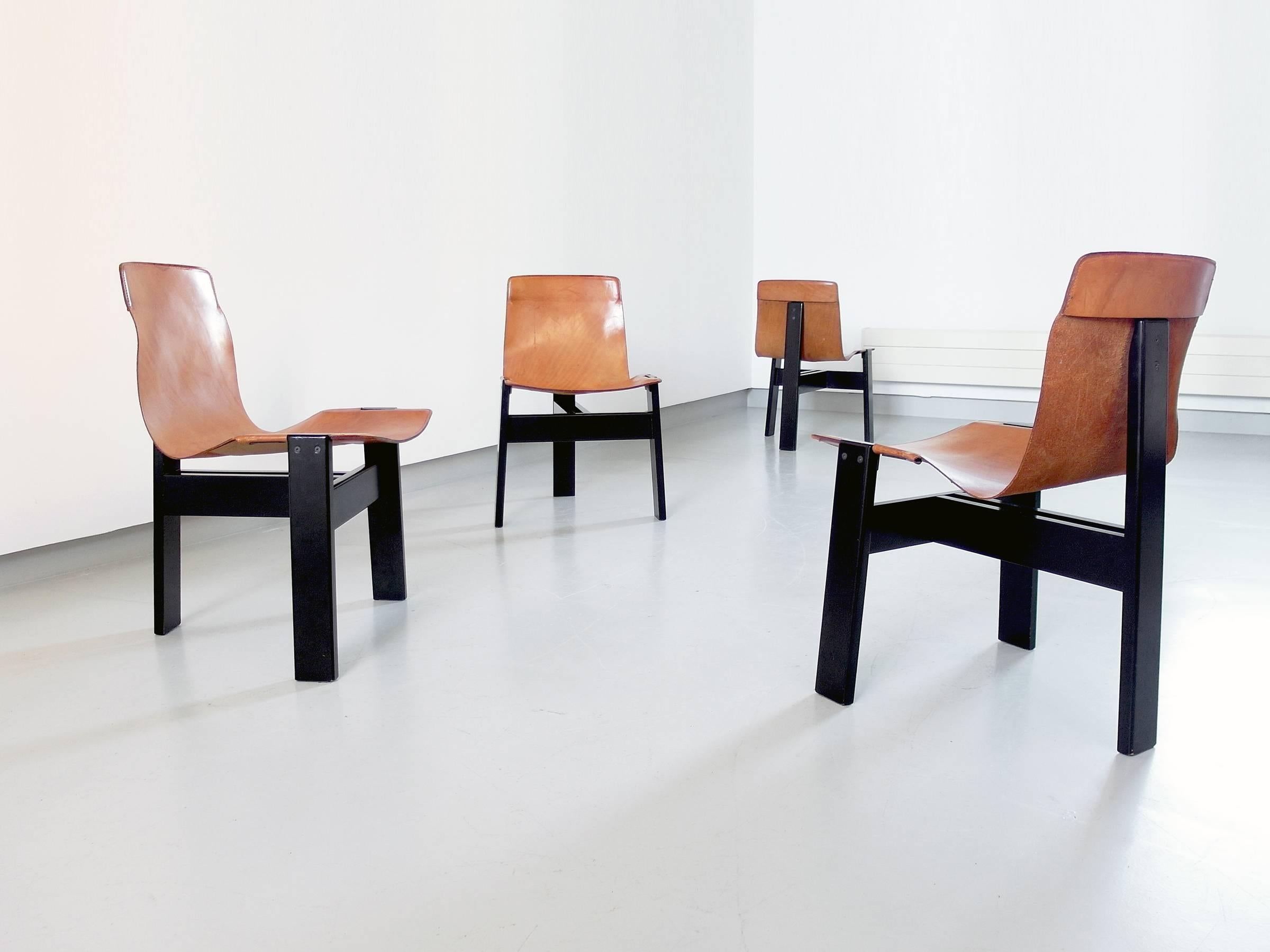 A unique and rare set of four original Tre three dining chairs designed by Angelo Mangiarotti for Skipper, Italy, 1978.
Comfortable dining chairs featuring simple but elegant construction details. The leather seat has been placed in the high rear