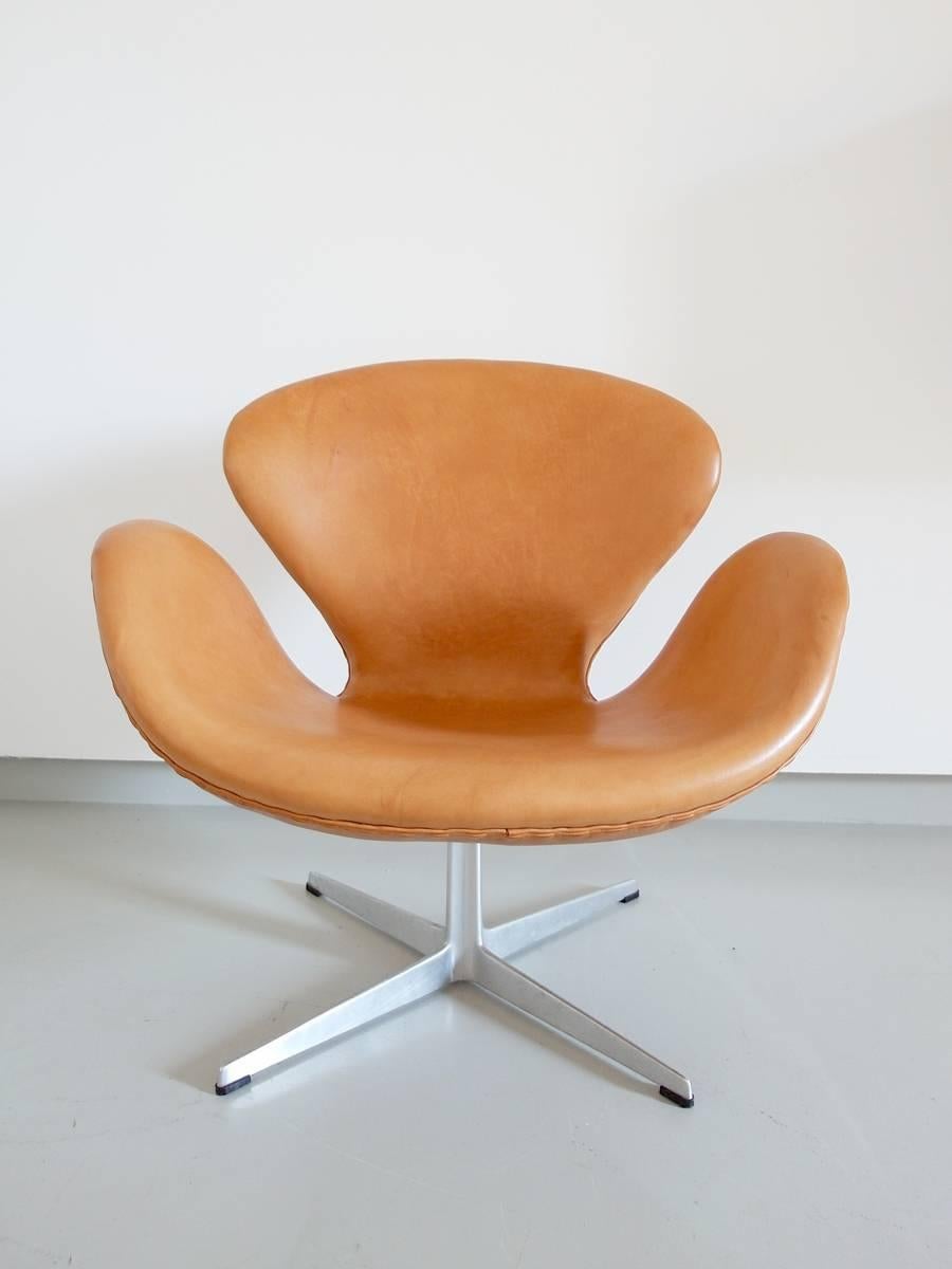 Aluminum Early Edition Swan Chair by Arne Jacobsen for Fritz Hansen, Denmark, 1967