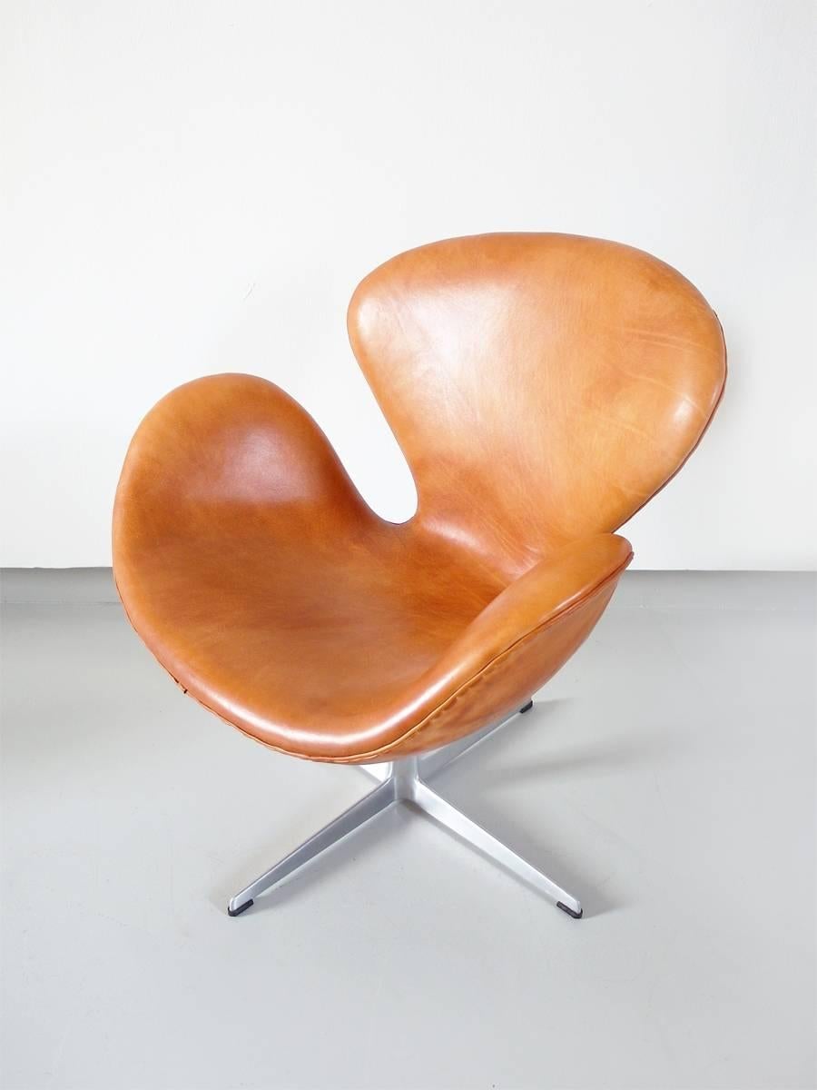 Danish Early Edition Swan Chair by Arne Jacobsen for Fritz Hansen, Denmark, 1967