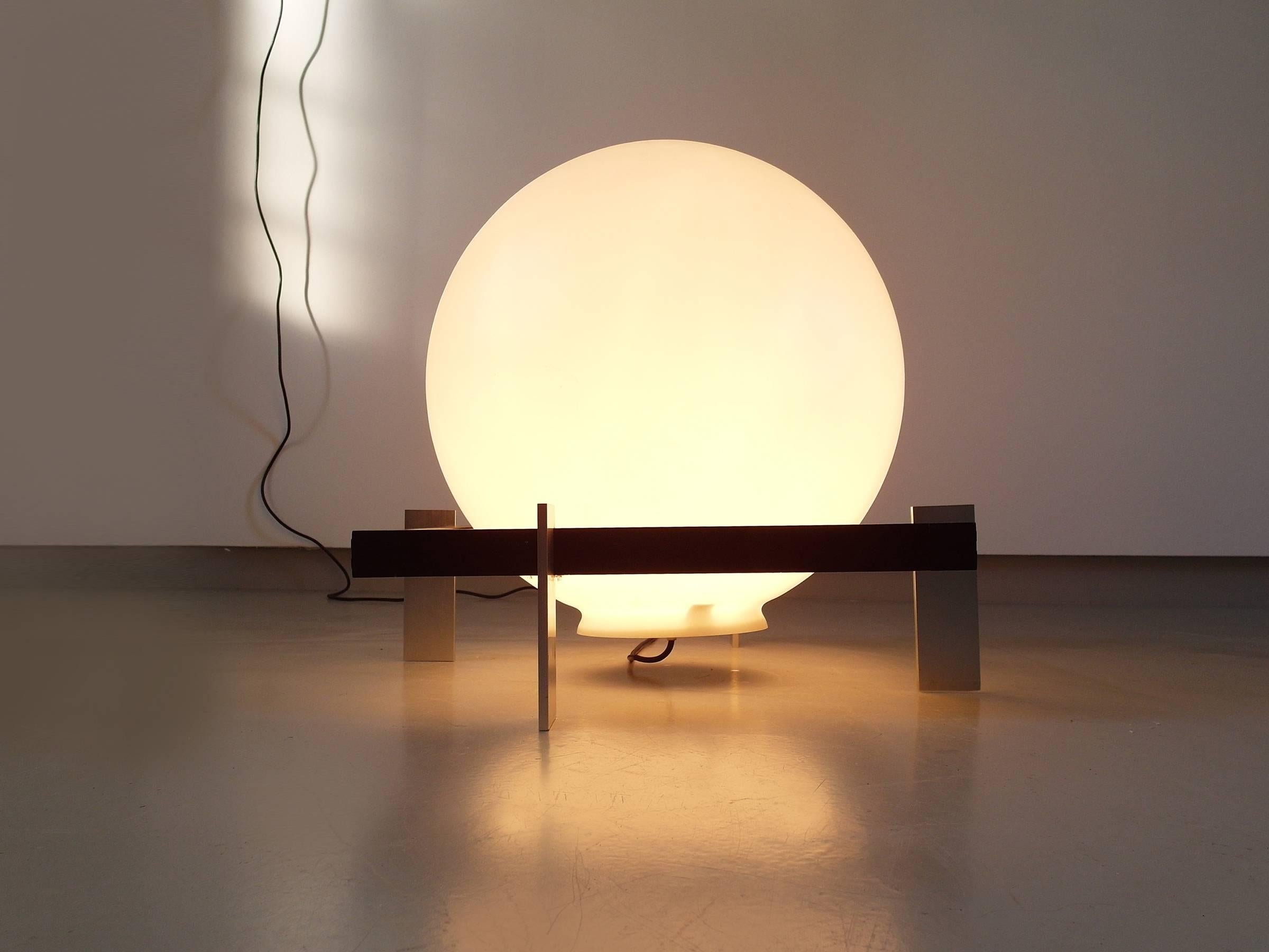 Spherical floor lamp designed by Ton A. C. Alberts, The Netherlands 1966. The Zodiac floor lamp, model D2080, was produced by Dutch avant-garde lighting company RAAK. The lamp is part of the permanent design collection of the Rijksmuseum Amsterdam,