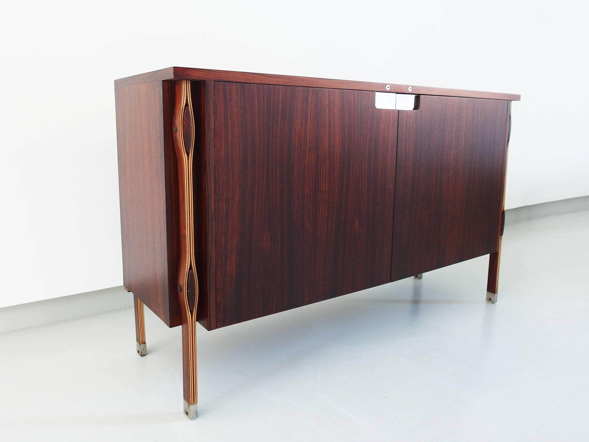 Superb and very rare Taormina credenza designed by Ico and Luisa Parisi and produced by MIM Roma, Italy 1958. The credenza is entirely finished in rosewood including the interior and rear face. It has an internal storage compartment with single