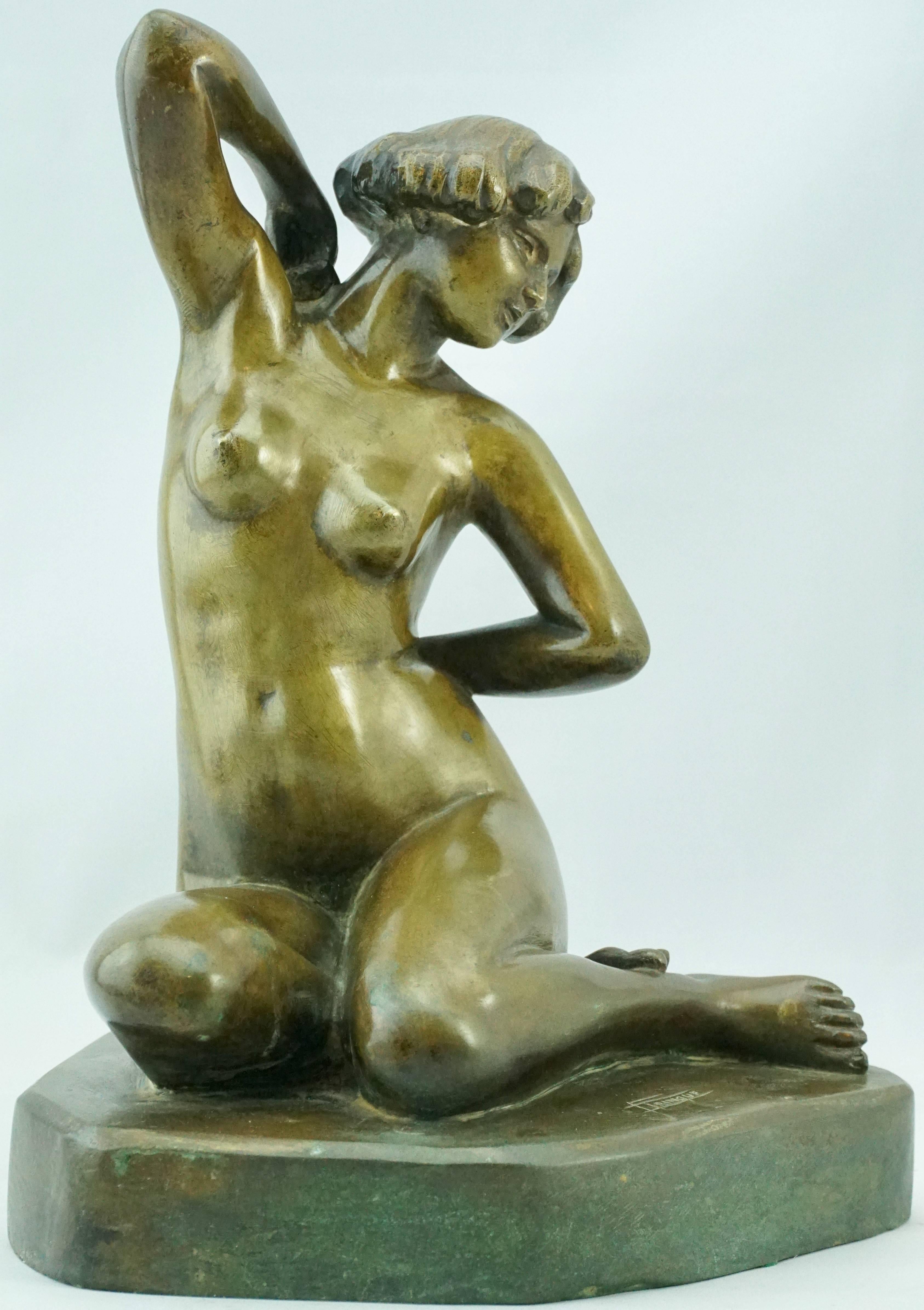 French Art Deco bronze sitting nude by F. Trinque, 1930. A gorgeous Art Deco woman stretching her arms and drying her back with a towel possibly after a swim or bath with a rich golden brown patina. 

Measures: Height 9 inches (22.9 cm).

Inscribed