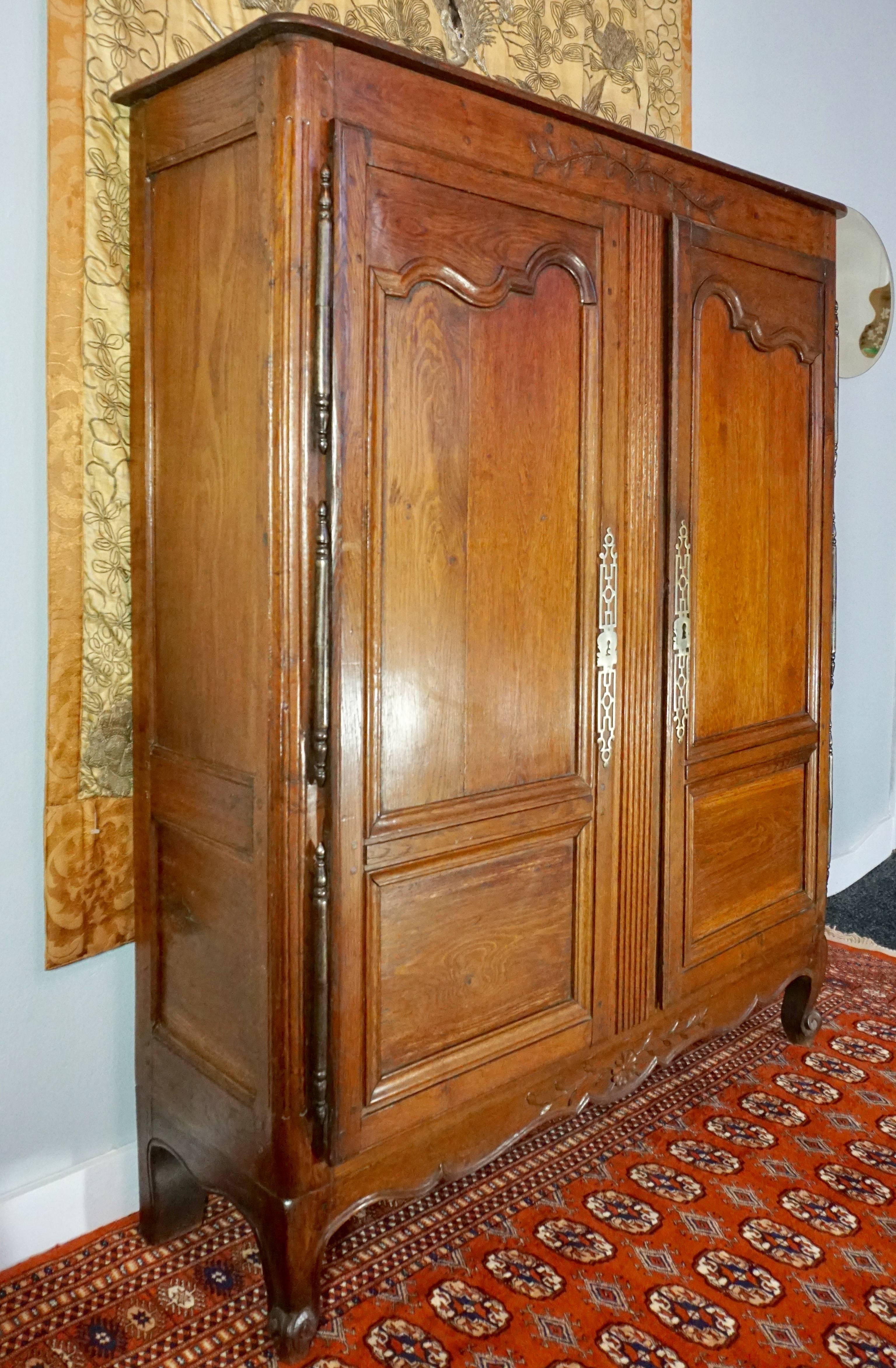 Hand-Carved French Louis XV 18th Century Pegged Walnut Cupboard Armoire from Provence