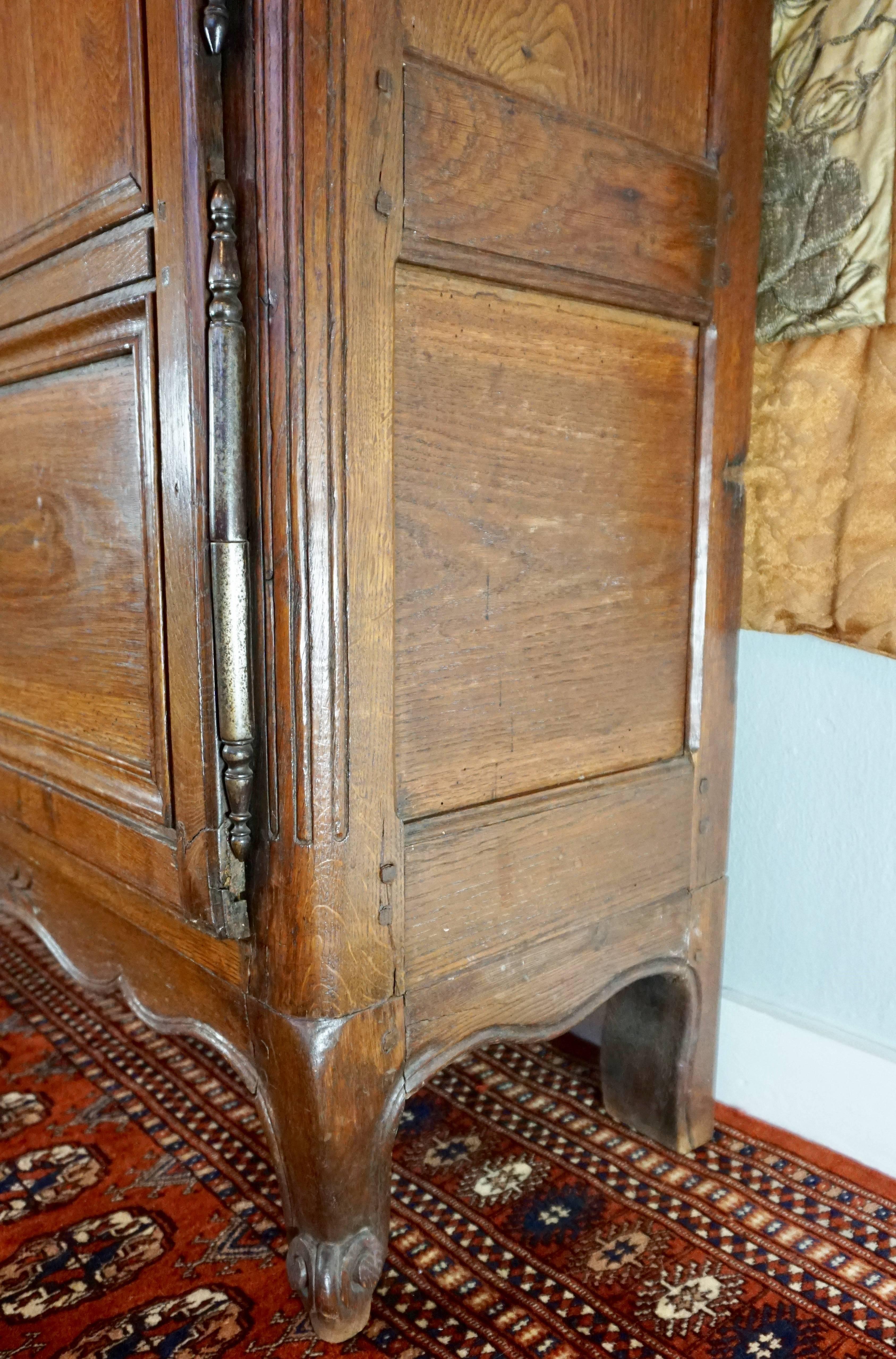 Mid-18th Century French Louis XV 18th Century Pegged Walnut Cupboard Armoire from Provence