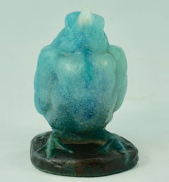 Papierbeschwerer mit blauem Vogel von Pate De Verre von Walter Henri Berge