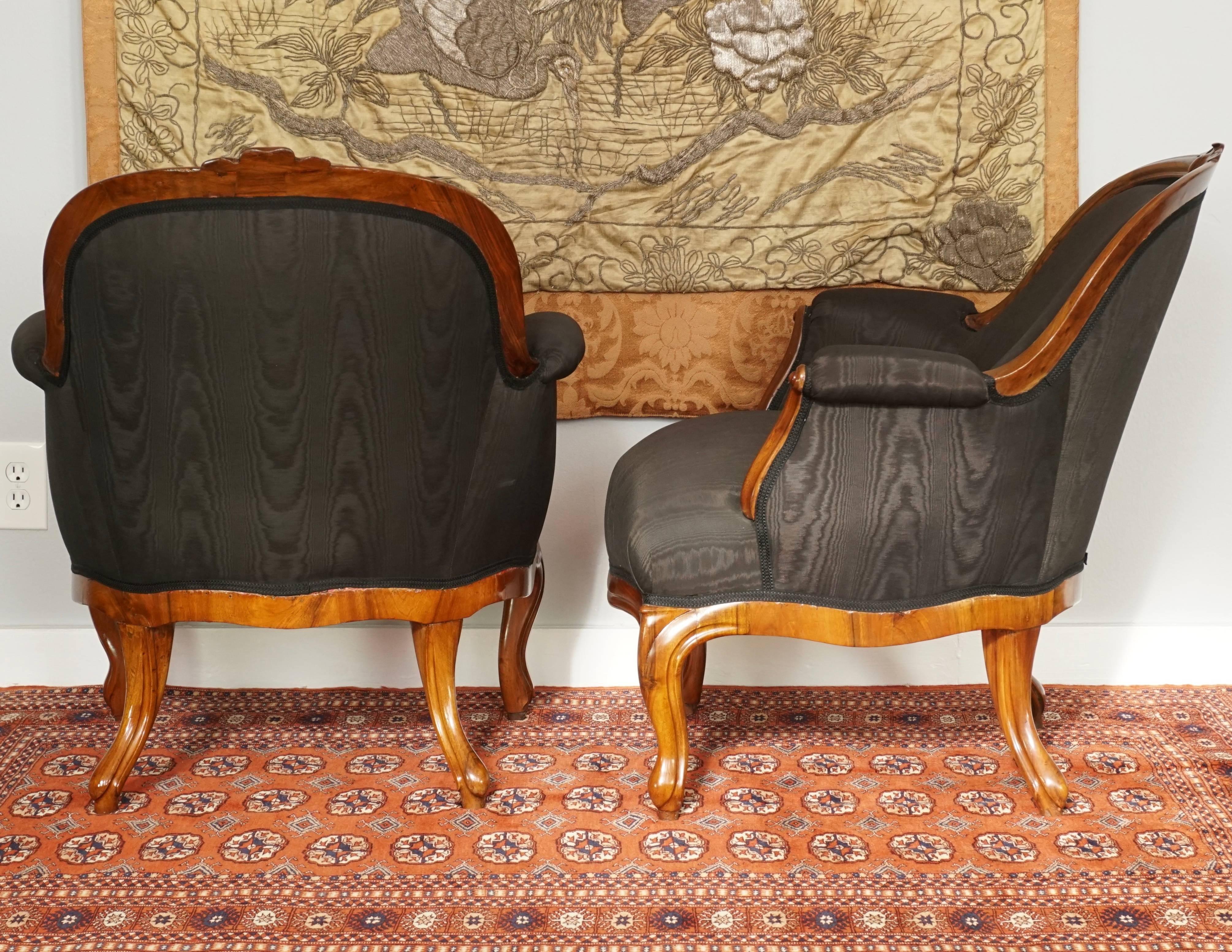 Pair of French Period Louis Philippe Walnut Armchairs Bergeres, 1840 In Good Condition In Dallas, TX