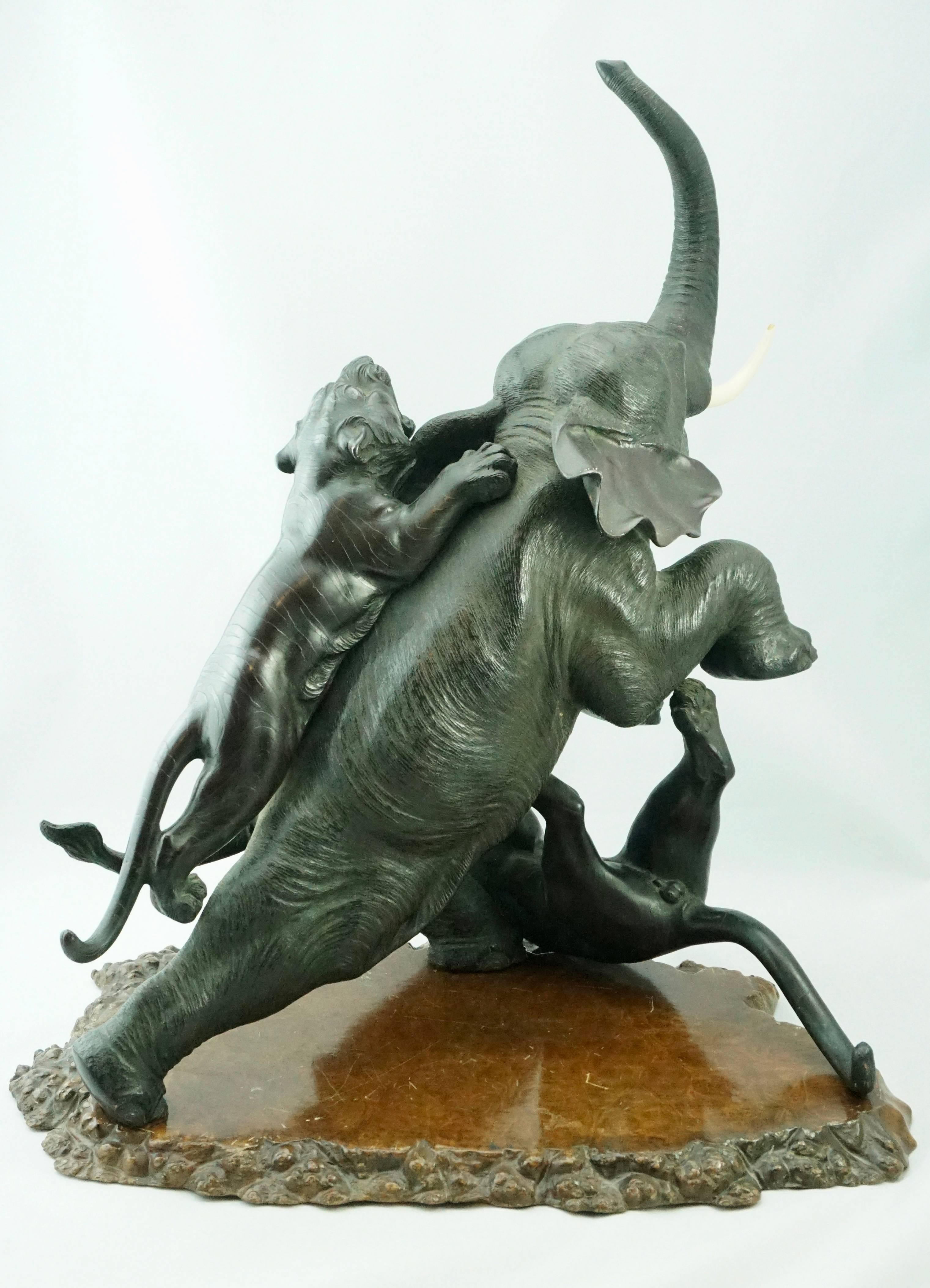 Meiji Genryusai Seiya japonais Éléphants et tigres en bronze Bon état - En vente à Dallas, TX