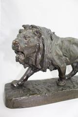 Louis Vidal circa 1868 "León a la zancada" Animalier francés de bronce