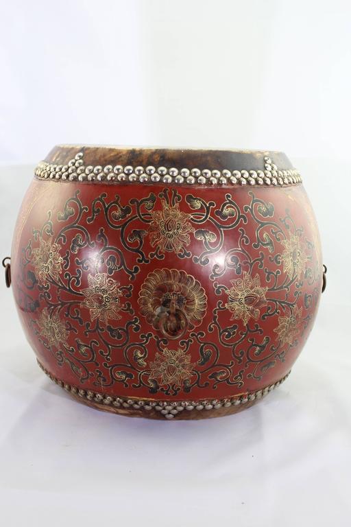 Chinese Qing Dynasty Lacquered Ceremonial Drum with Snare For Sale at