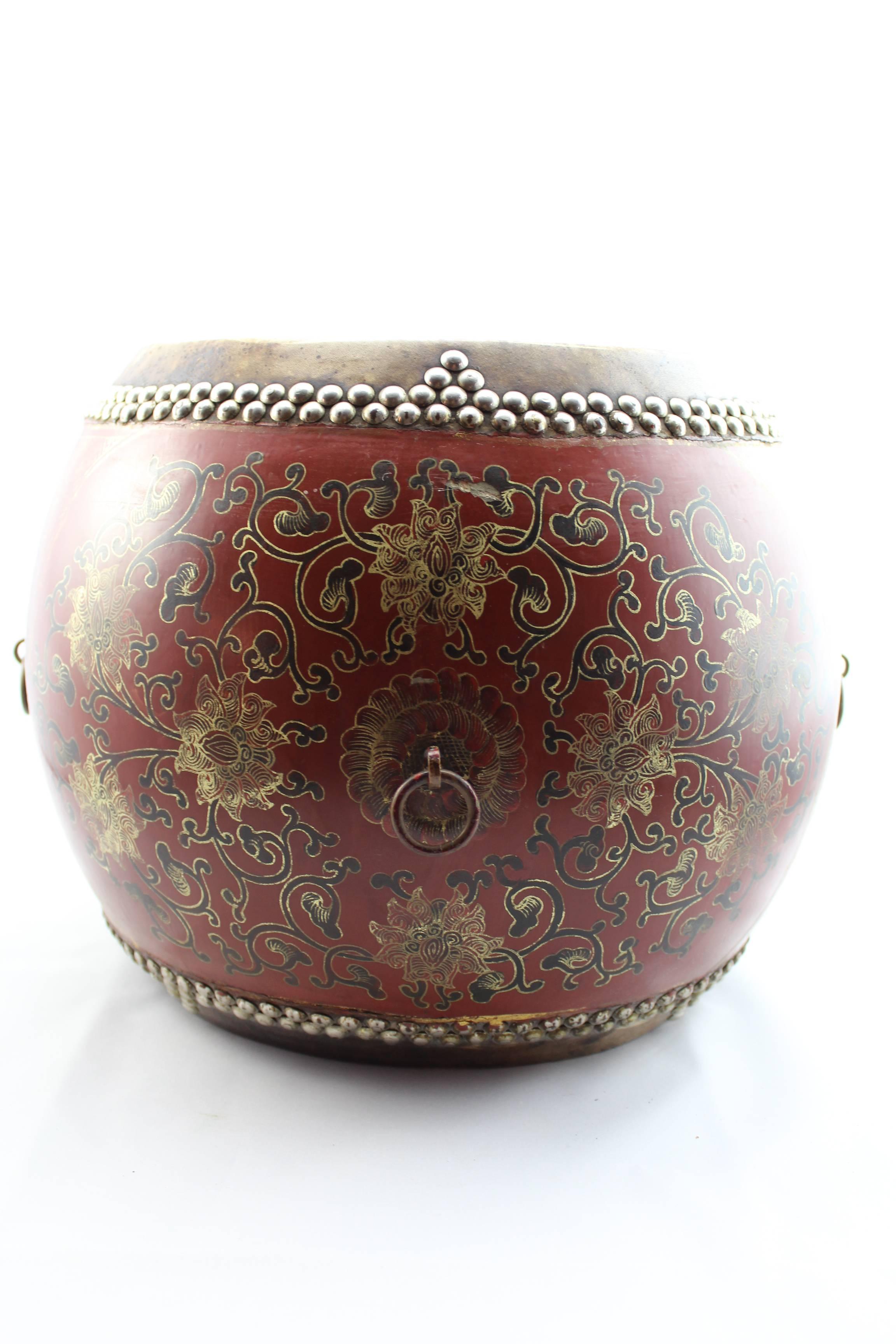 Chinese Qing Dynasty Lacquered Ceremonial Drum with Snare In Excellent Condition In Dallas, TX