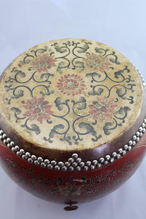 Chinese Qing Dynasty Lacquered Ceremonial Drum with Snare For Sale at