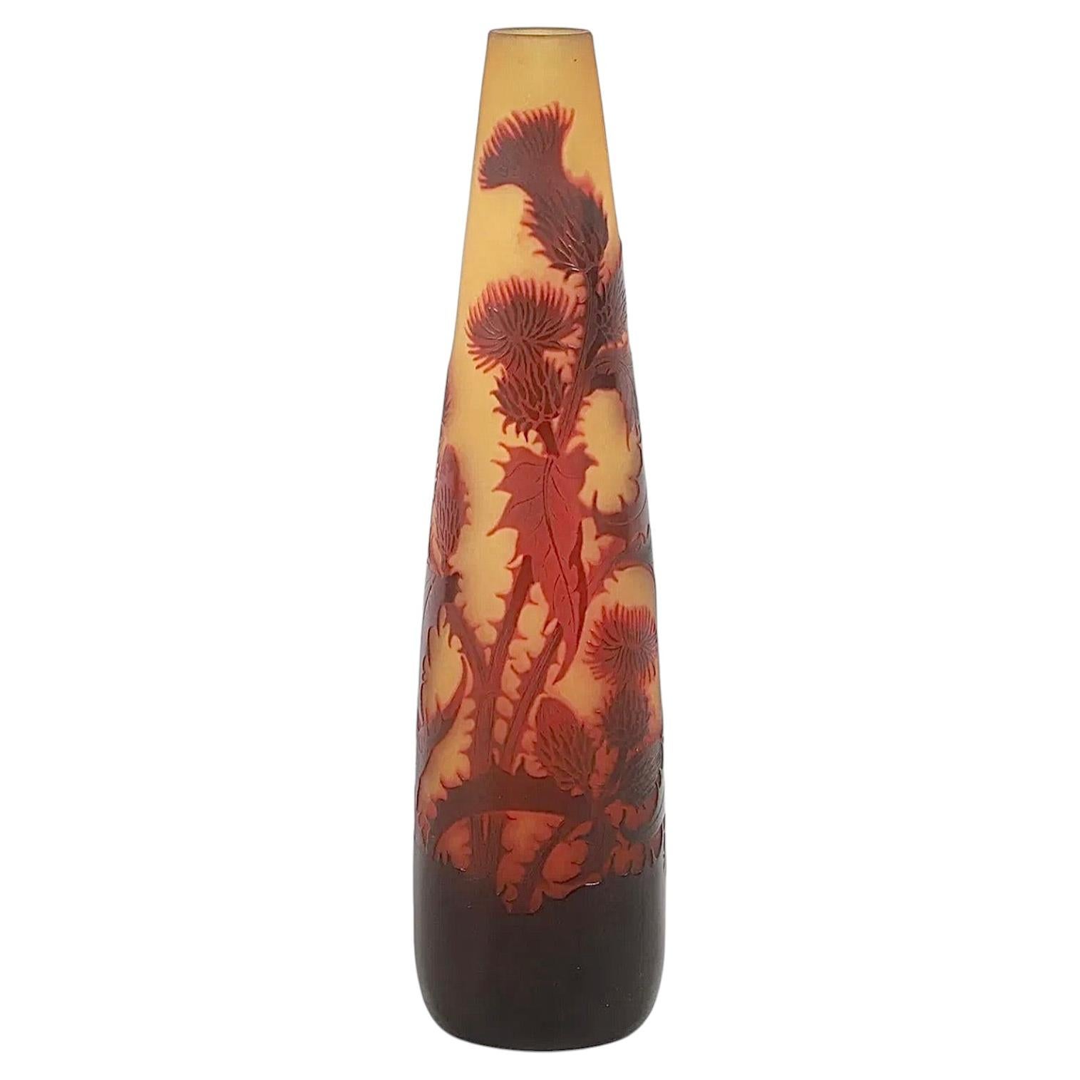 Vaso Art Nouveau con cammeo a forma di cardo di D’Argental