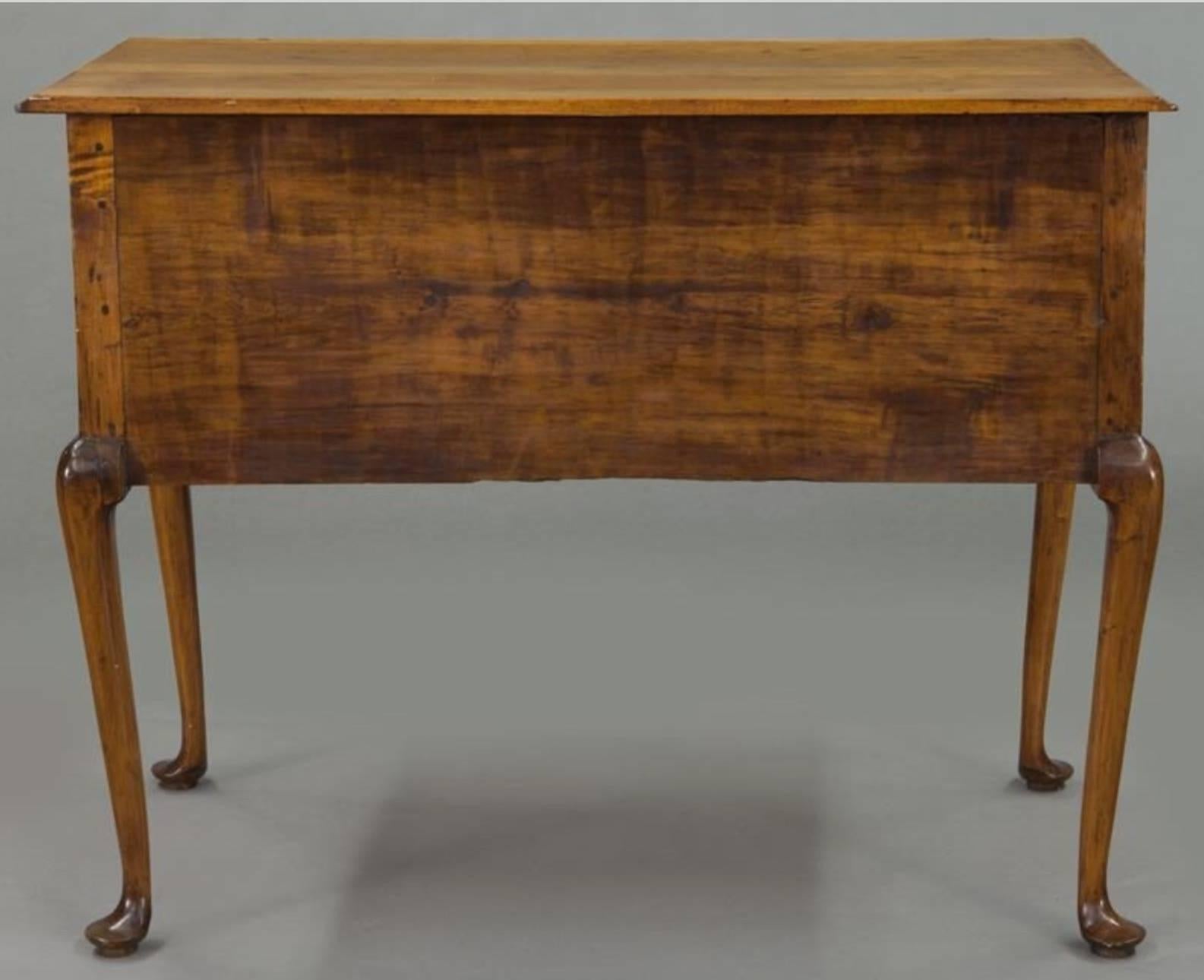 Hand-Crafted American 18th Century Maple Dressing Table