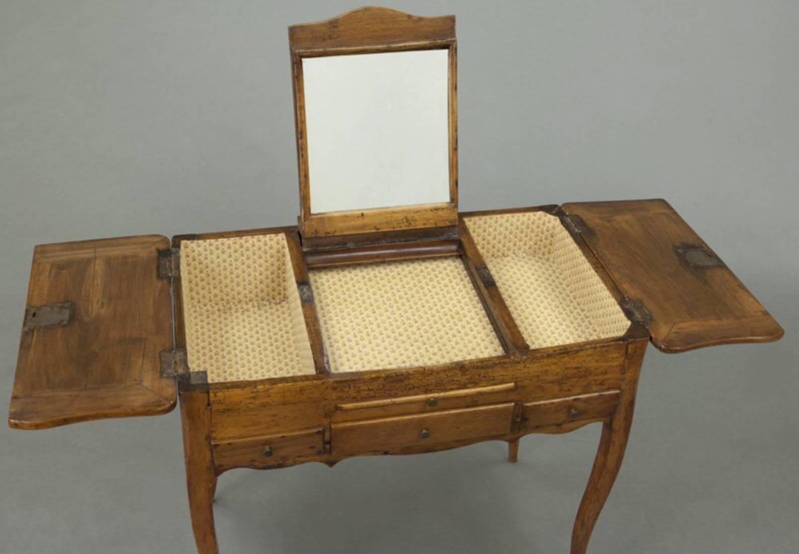 French, 18th Century Fruitwood Ladies Dressing Bedroom Table 2