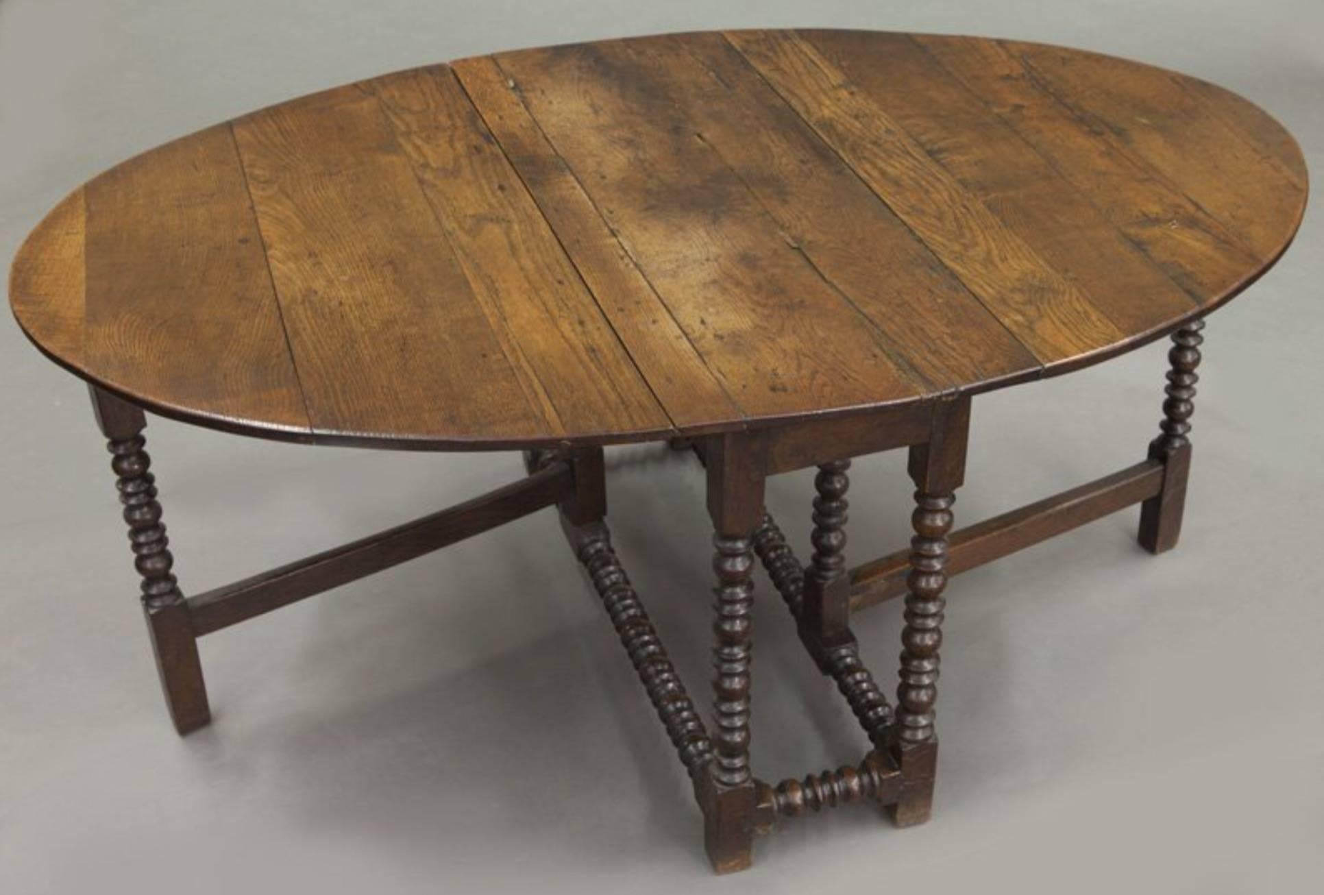 Large 18th Century English Oak Oval Gateleg Dining Table In Good Condition In Dallas, TX