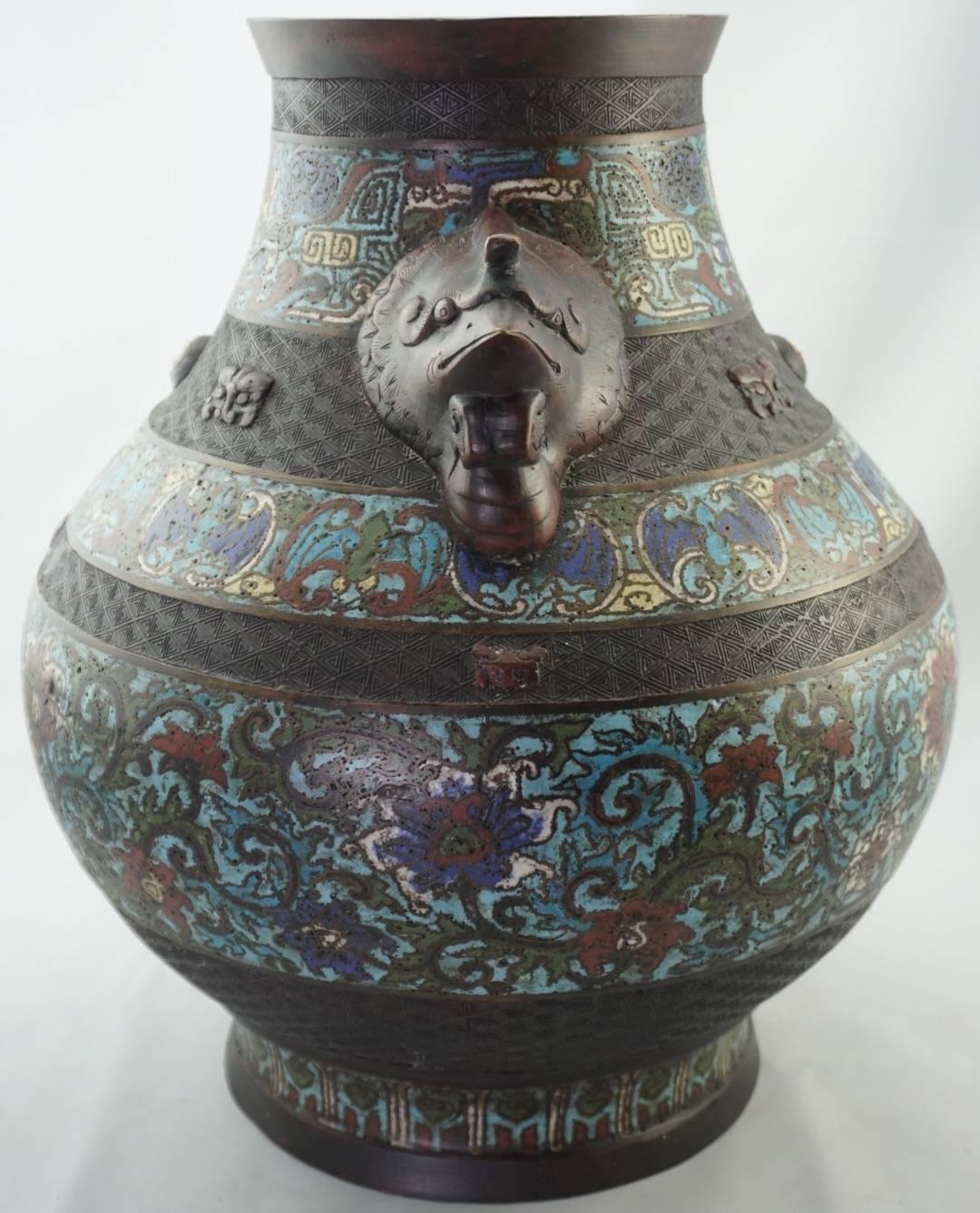 Qing Chinese Cloisonne Bronze dekoriert Vase 19. Jahrhundert (Chinesischer Export)