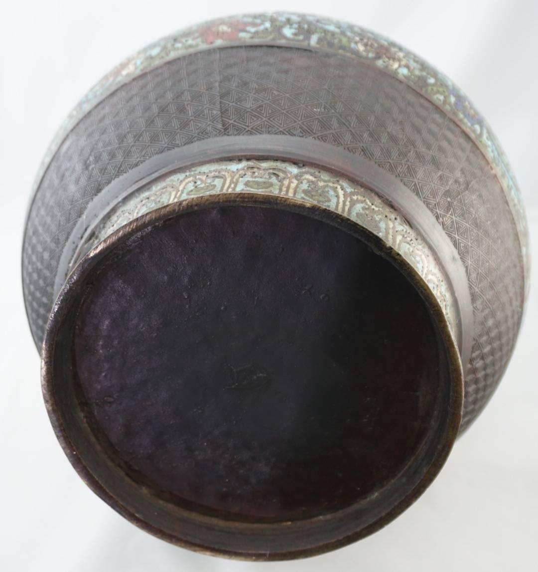 Qing Chinese Cloisonne Bronze dekoriert Vase 19. Jahrhundert (Cloisonné)