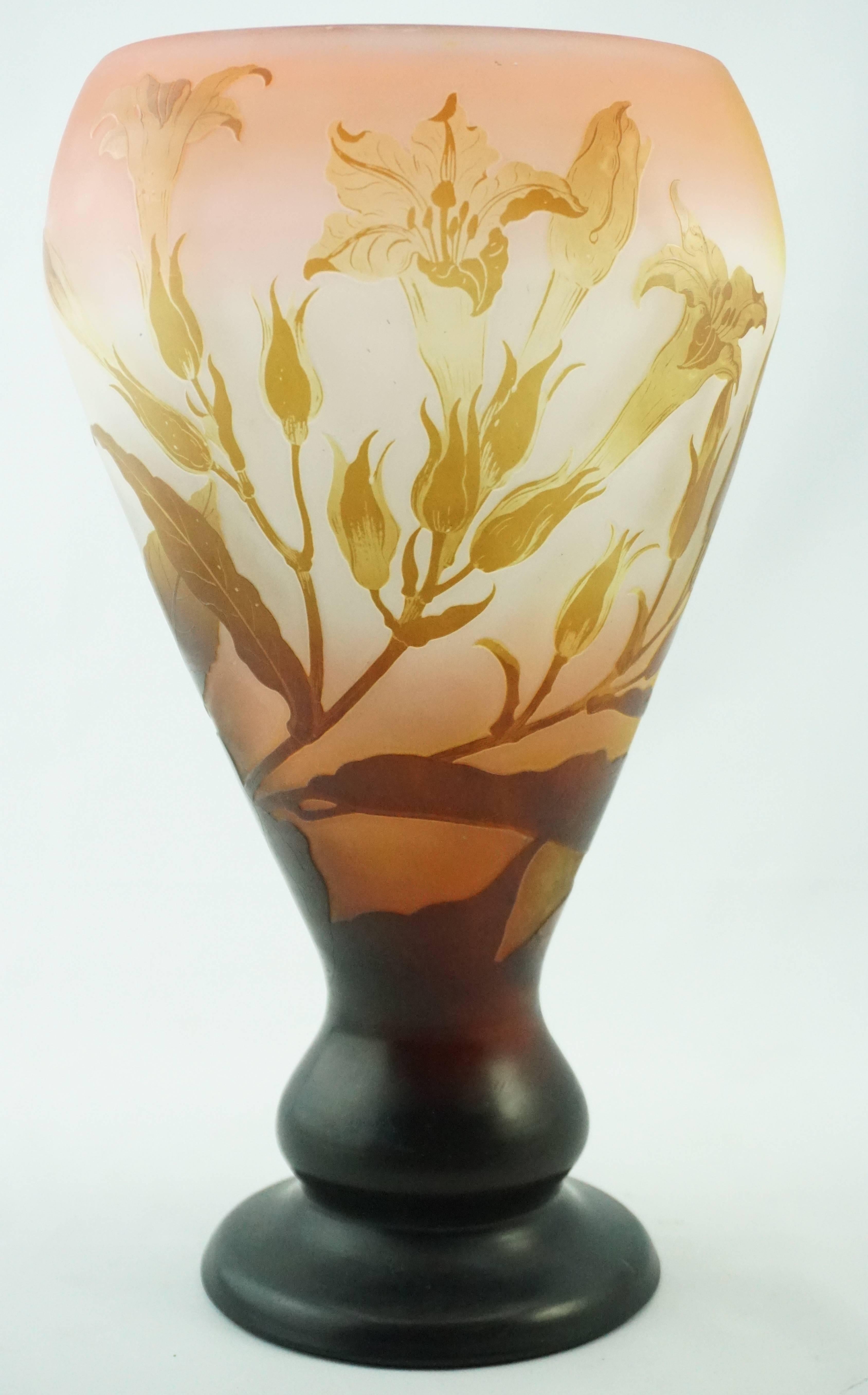 A beautiful Emile Galle acid etched window pane cameo glass vase depicting lilies and foliage. Nancy, France, circa 1904. Art Nouveau

Signed Galle with star

Measure: Height 12.3 inches
Width 7 inches

Condition is excellent with wear