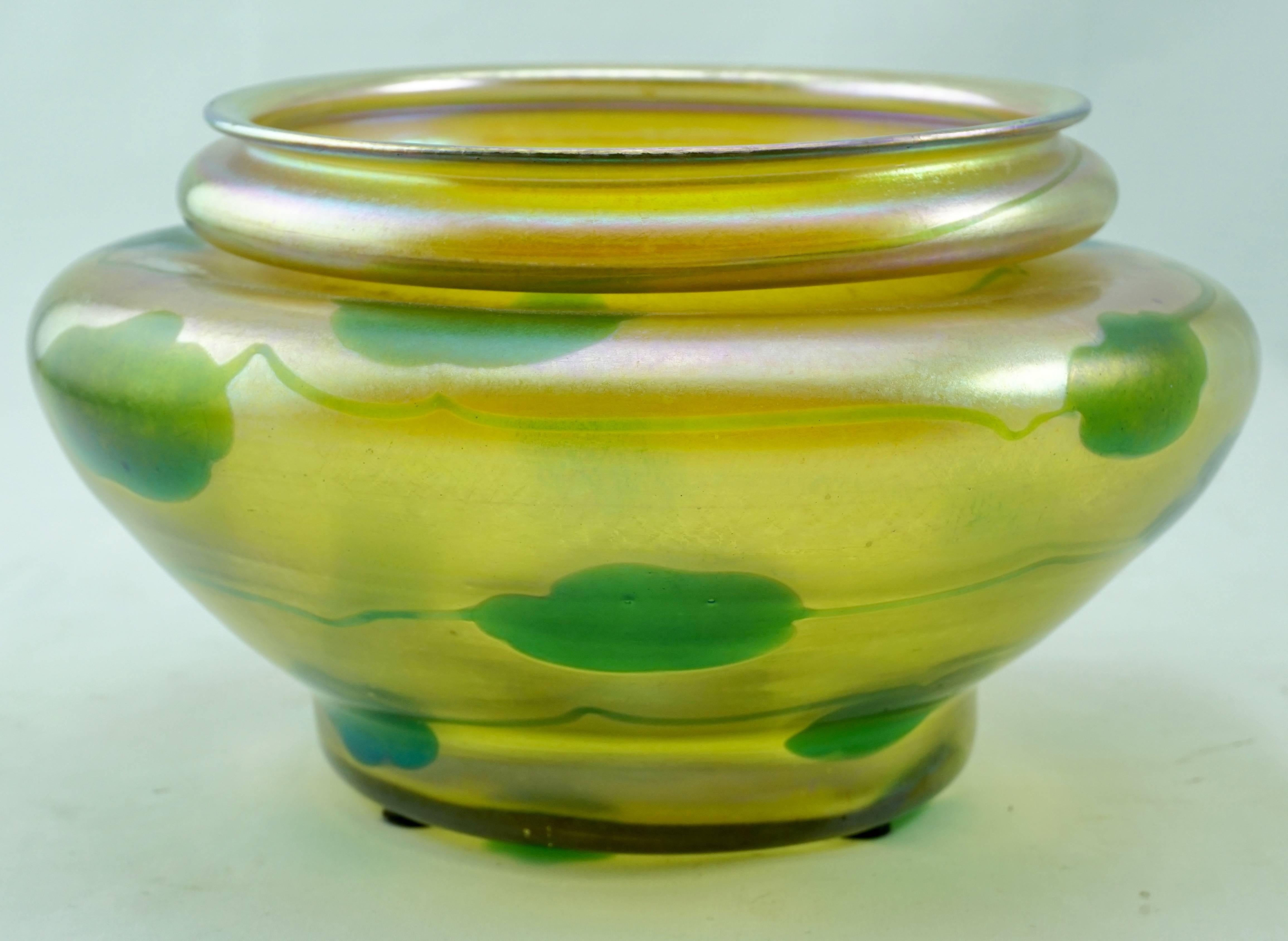 A beautiful and large Tiffany Studios Favrile hearts and vines double lipped bowl - vase with a translucent iridescent gold on green glass effect, circa 1913. One of Tiffany’s most beautiful and desirable Art Nouveau decorated designs.

Engraved L.