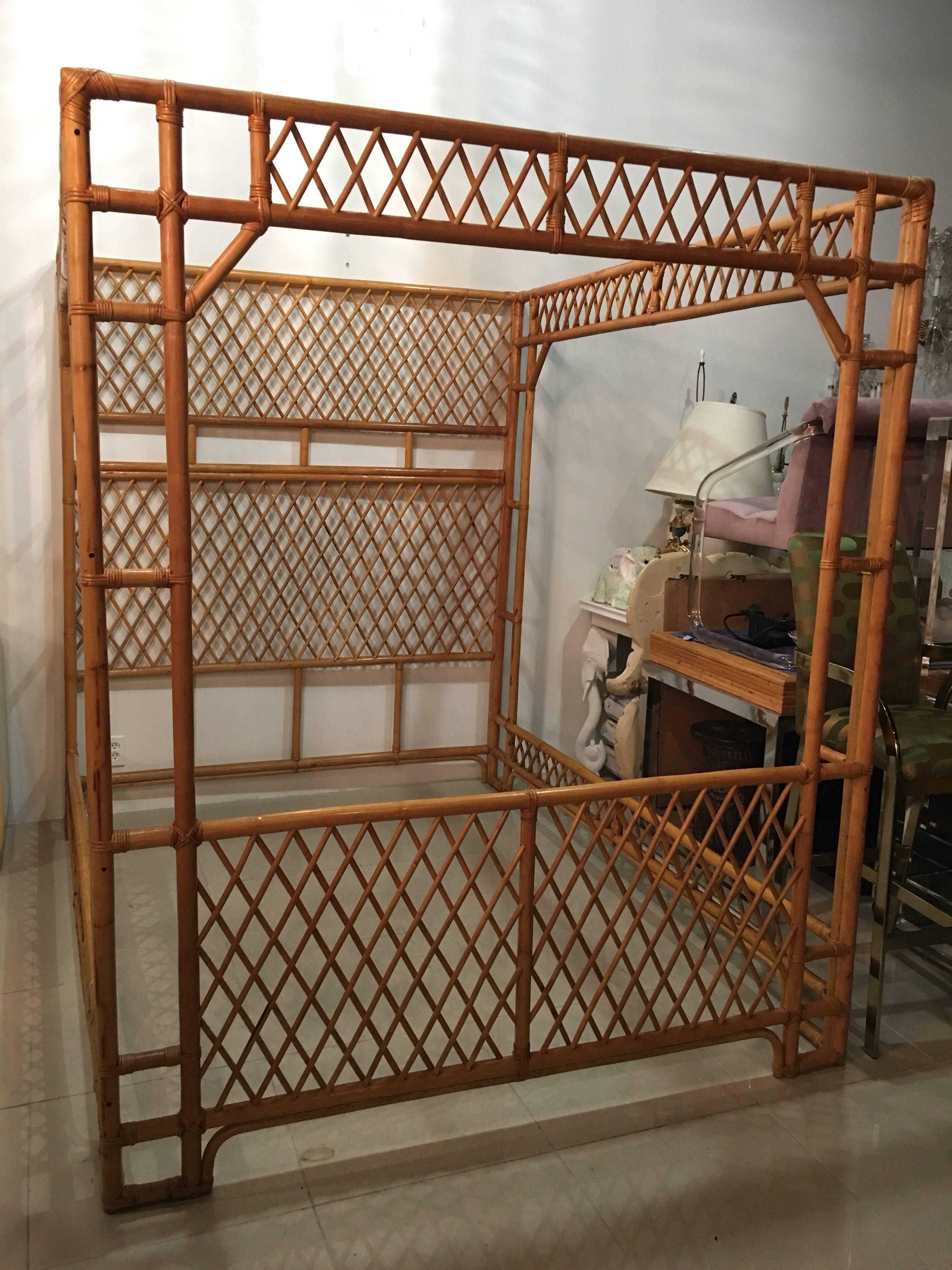 Rattan Bamboo Chinese Chippendale Queen Canopy Bed Headboard Palm Beach In Good Condition In West Palm Beach, FL