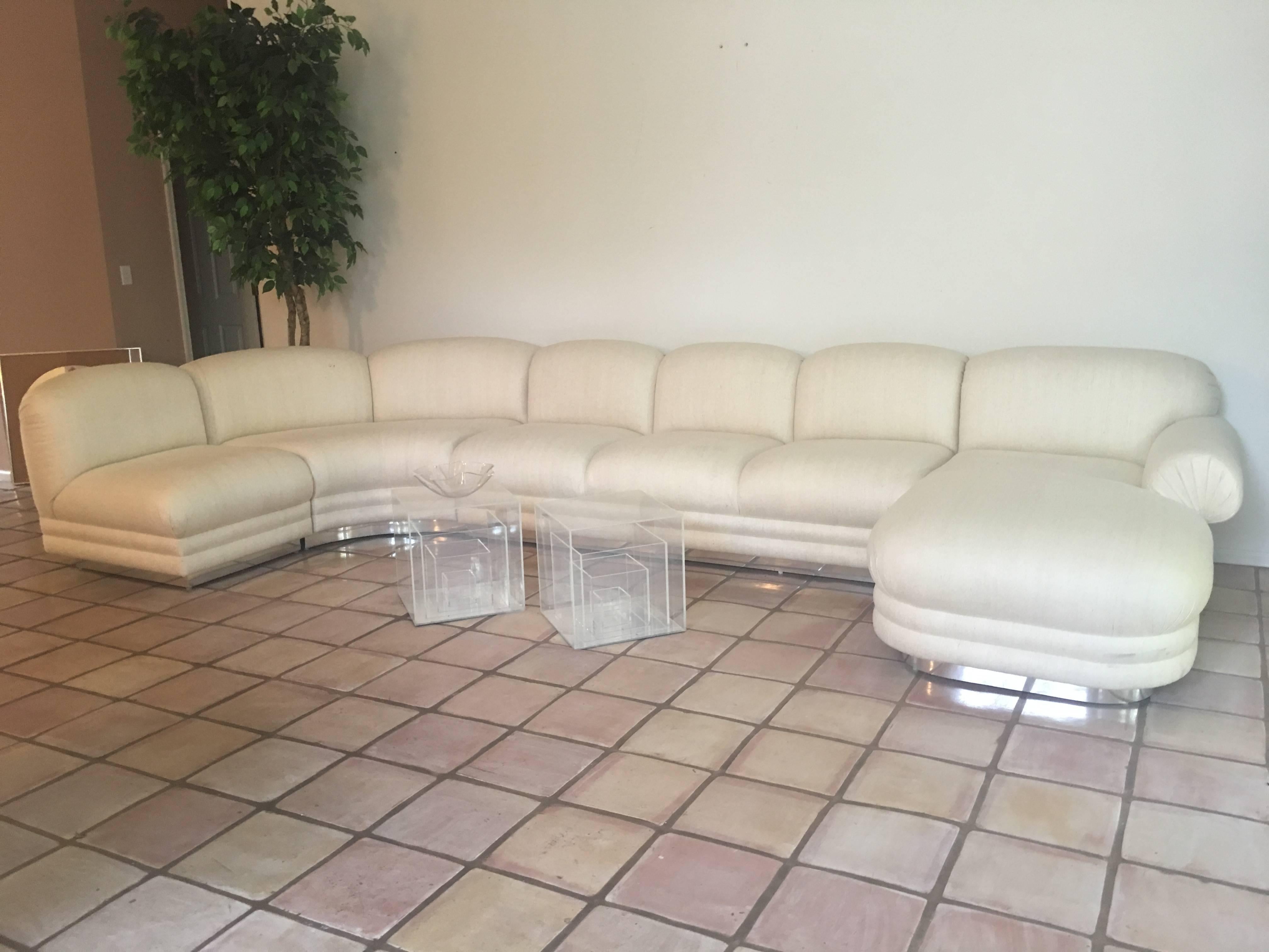 Vierteiliges Sofa im Stil von Milo Baughman mit verchromtem Chaiselongue-Sofa (Hollywood Regency)