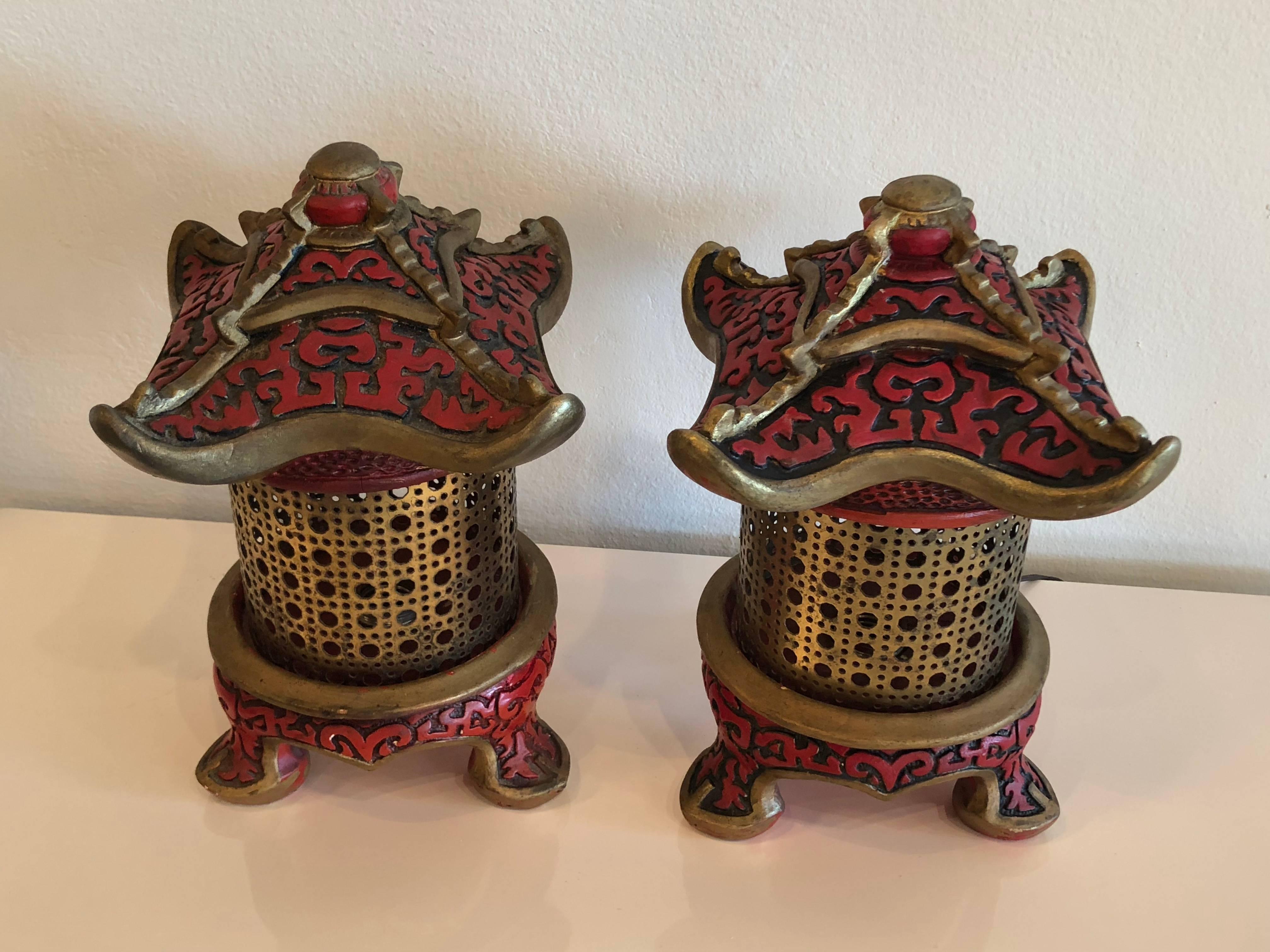 Paire de lampes de table pagodes vintage, lanternes Chinoiserie en vente 2