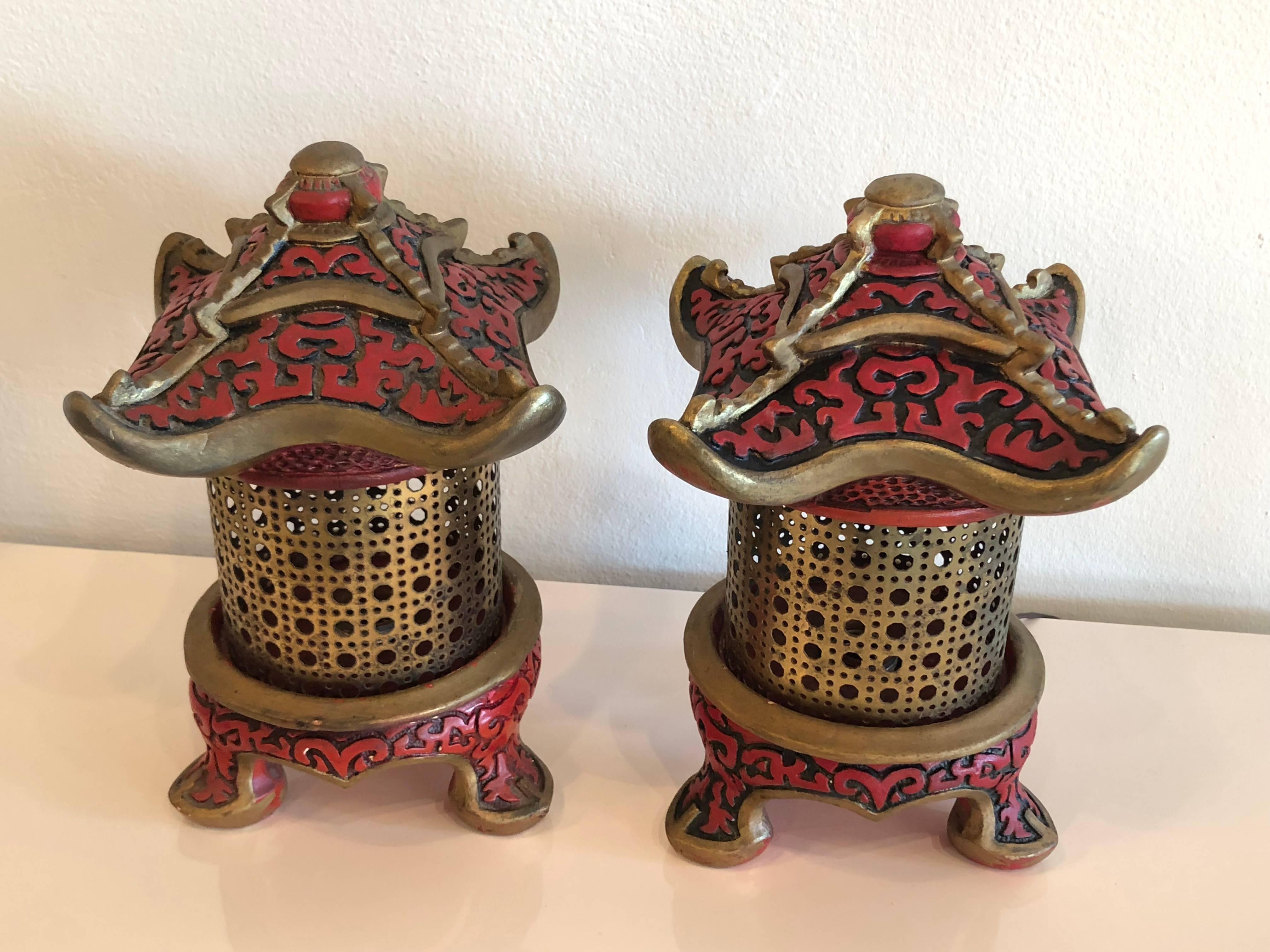 Paire de lampes de table pagodes vintage, lanternes Chinoiserie en vente 3