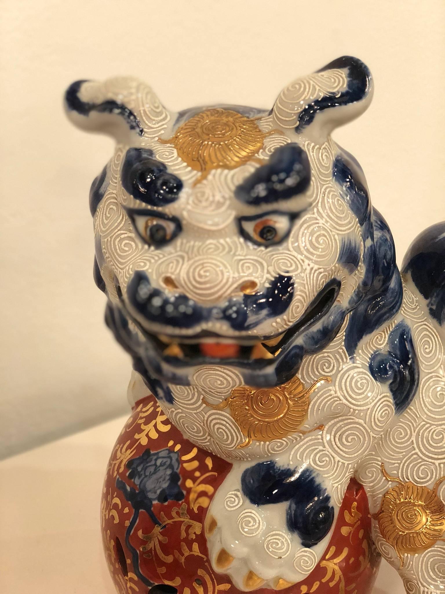 Vintage Pair of Chinoiserie Blue and White Foo Dogs  For Sale 2