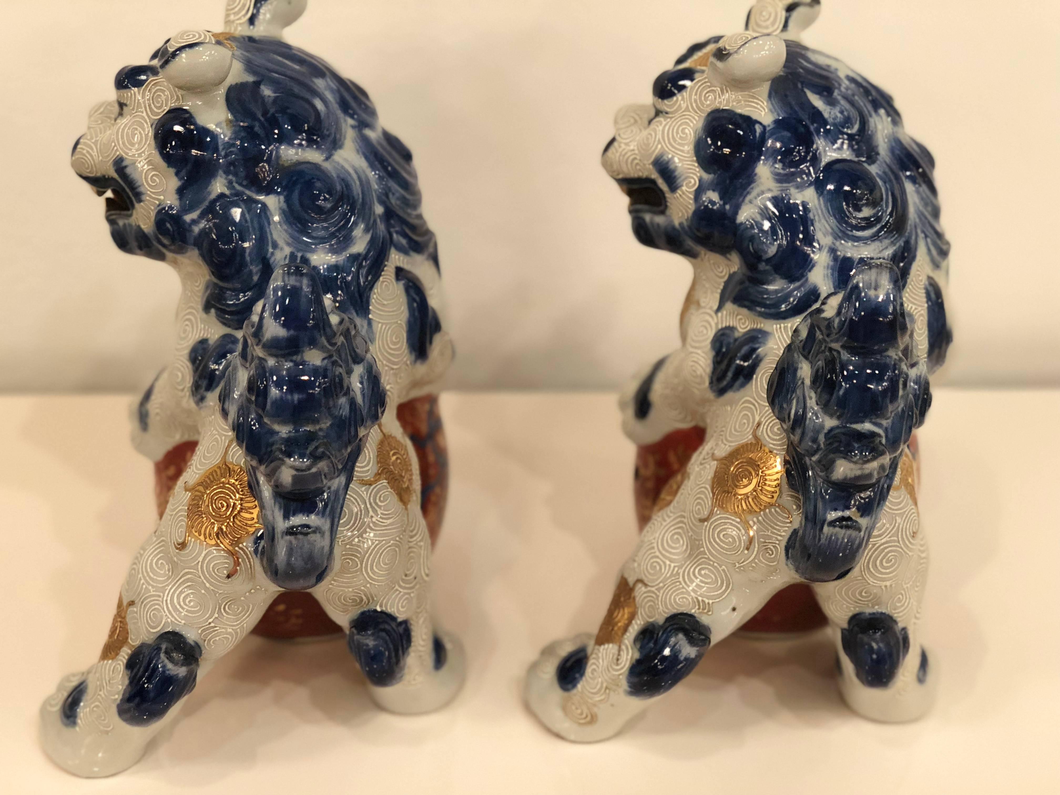 Mid-20th Century Vintage Pair of Chinoiserie Blue and White Foo Dogs  For Sale