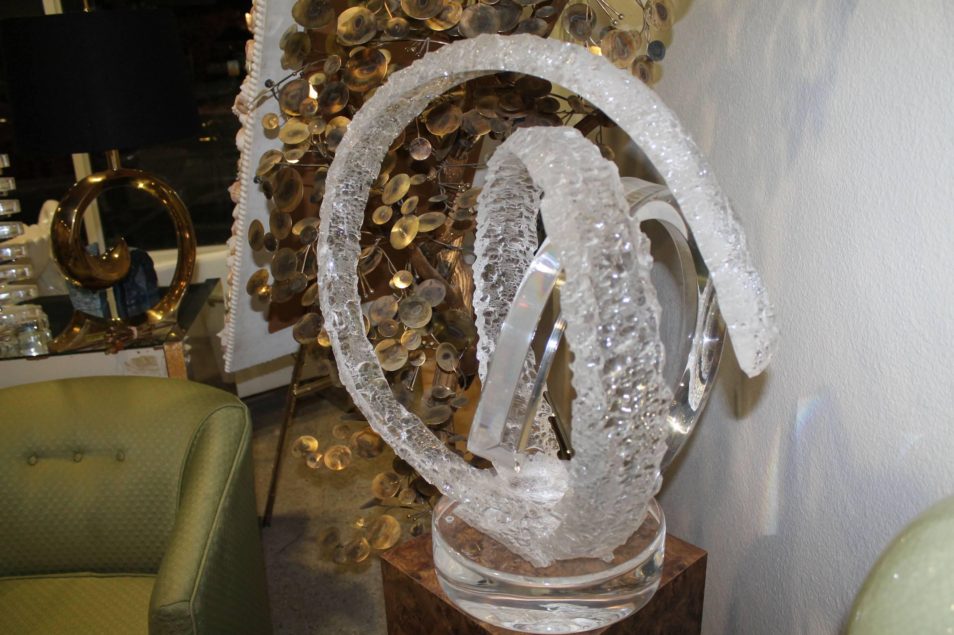 Vintage Hollywood Regency Freeform Lucite Sculpture Signed Van Teal Circular In Excellent Condition For Sale In West Palm Beach, FL