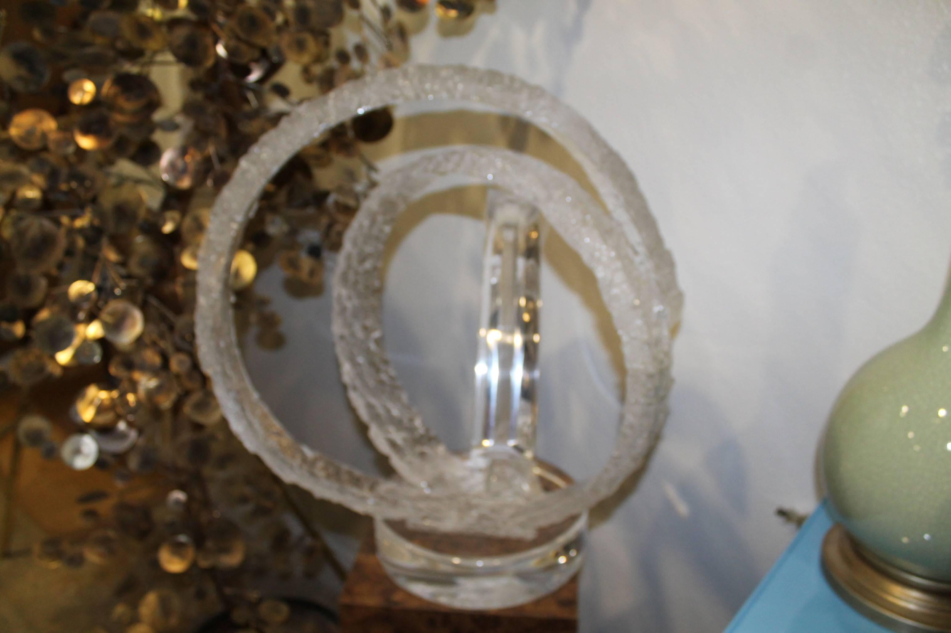 Lucite Sculpture circulaire en lucite de forme libre vintage Hollywood Regency signée Van Teal en vente