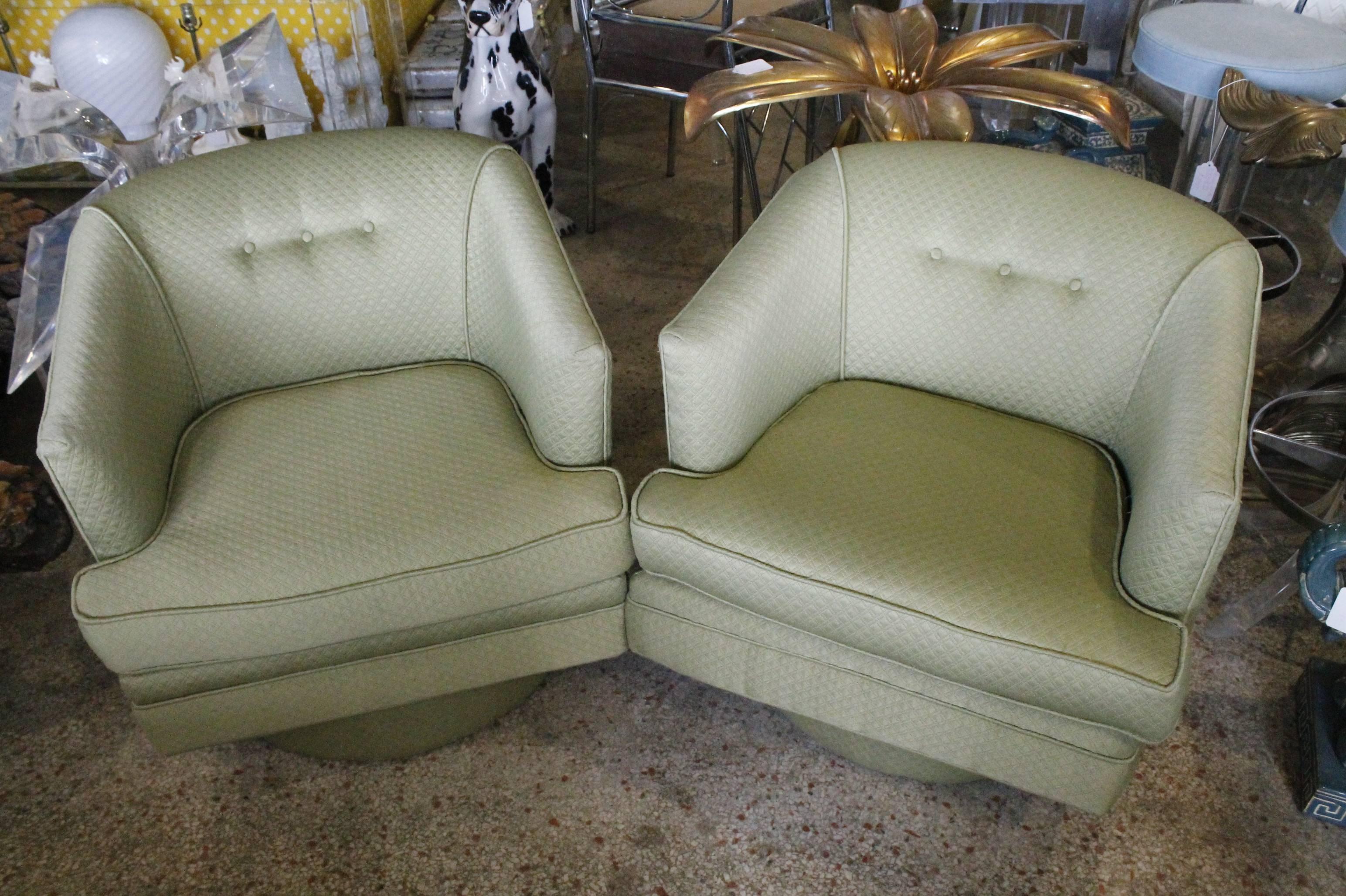 Lovely vintage Hollywood Palm Beach Regency pair of Milo Baughman Style tub, barrel swivel armchairs with platform round base. These are newly recovered in as found vintage condition. Meaning I purchased them as is however these have been newly