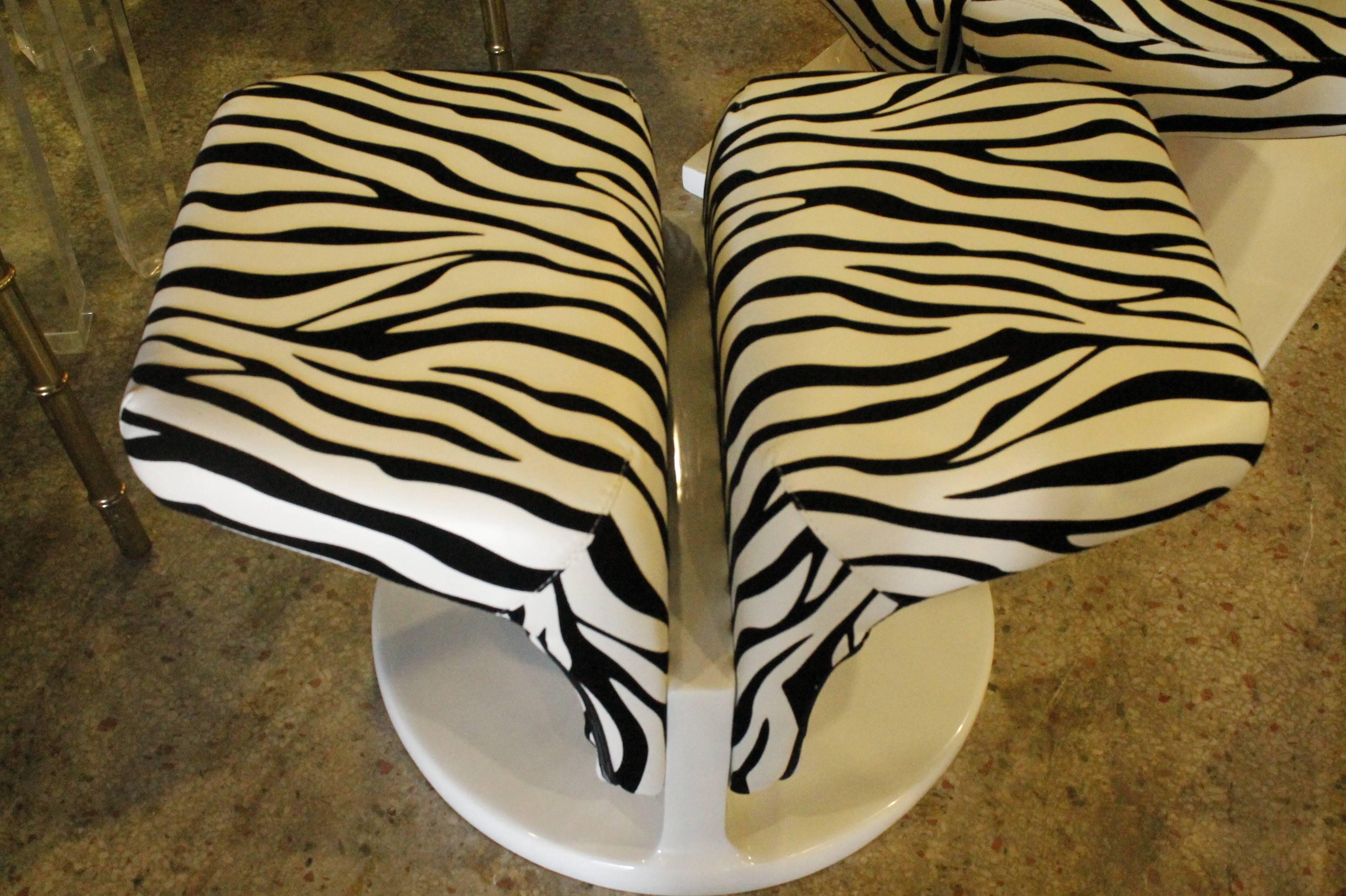 Lovely Pierre Paulin Ribbon style chair and footstool. Upholstery is newer seems like a white leather with a raised zebra stripe in black suede. This chair and footstool are very heavy.
Chair dimensions are below.
Footstool dimensions are as