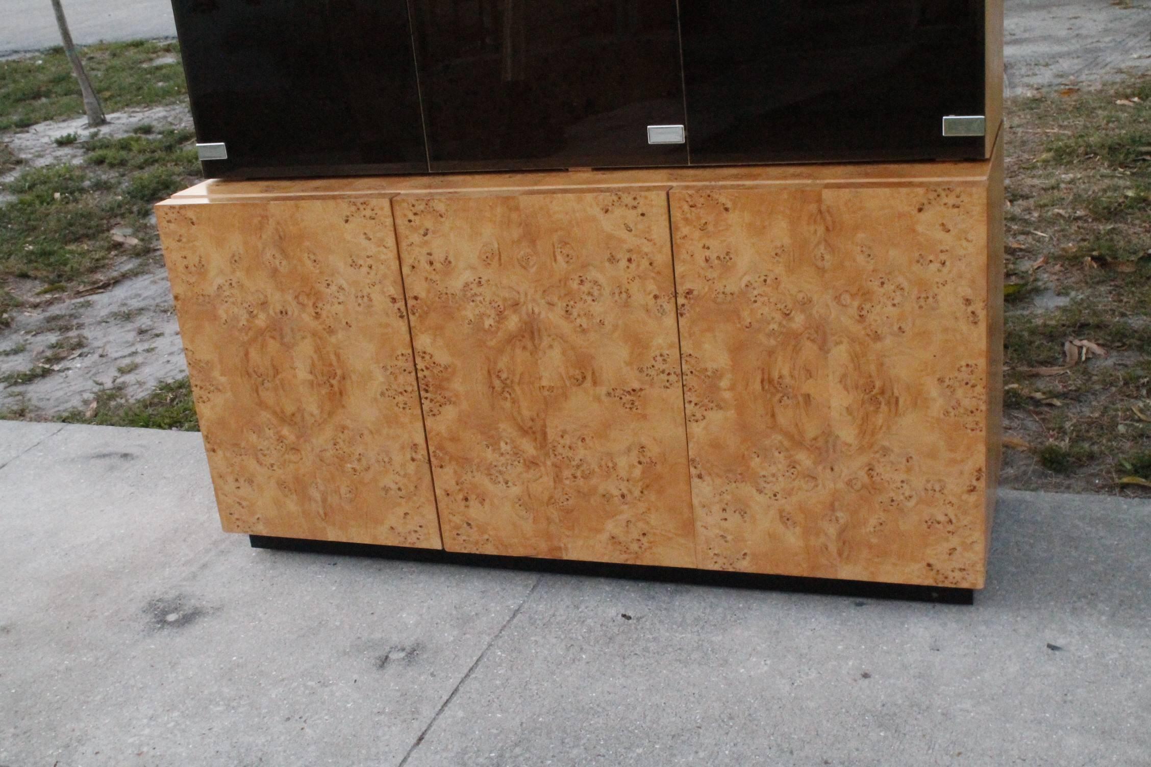 Milo Baughman Burl Wood Burled Elm China Cabinet Smoked Lucite Credenza Buffet In Good Condition In West Palm Beach, FL