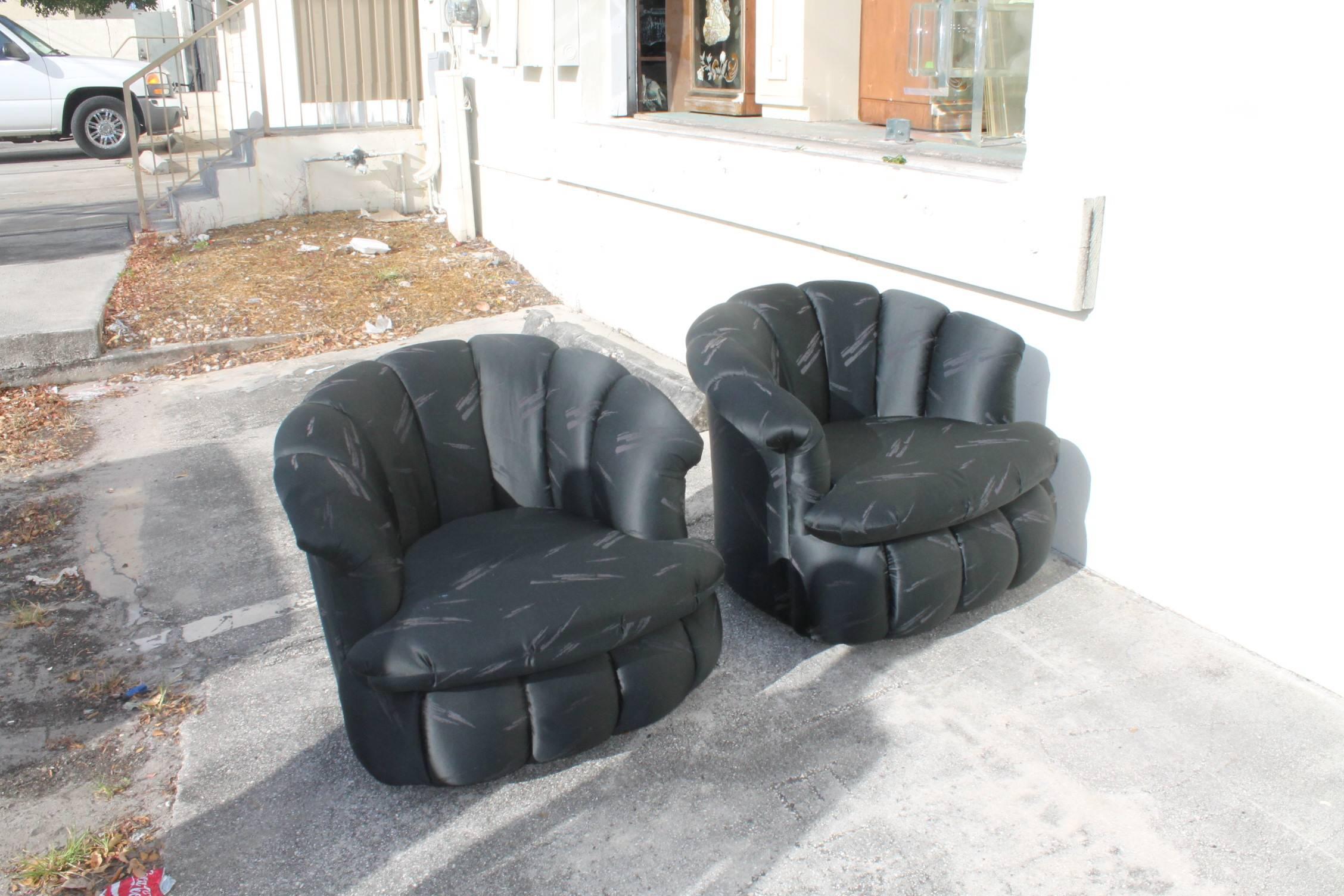 Swivel Chairs Pair of Vintage Tufted Tub Barrel Arm Pouf Hollywood Regency In Good Condition For Sale In West Palm Beach, FL