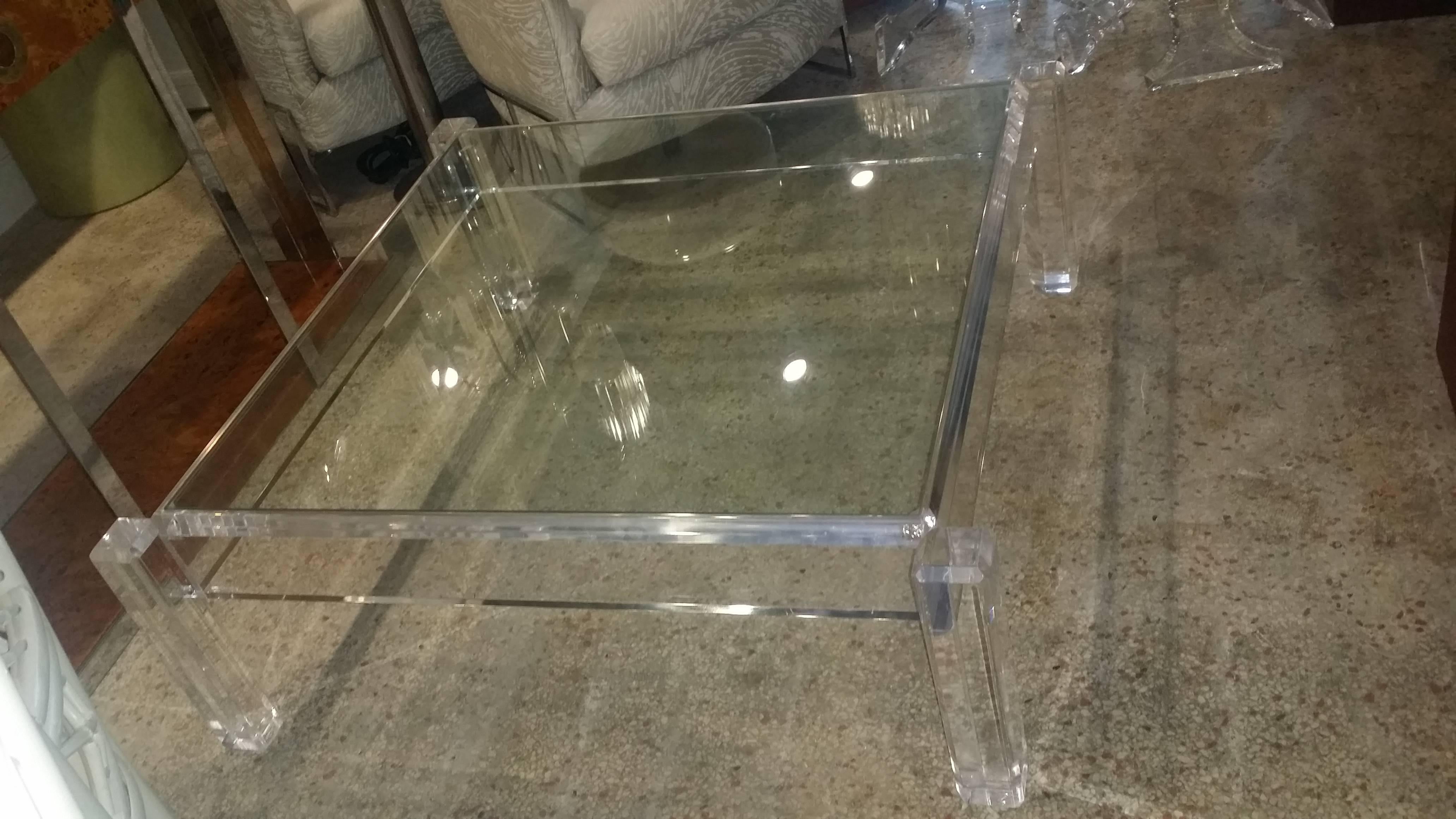 20th Century Lucite Coffee Cocktail Table Vintage Mid-Century Modern Hollywood Regency