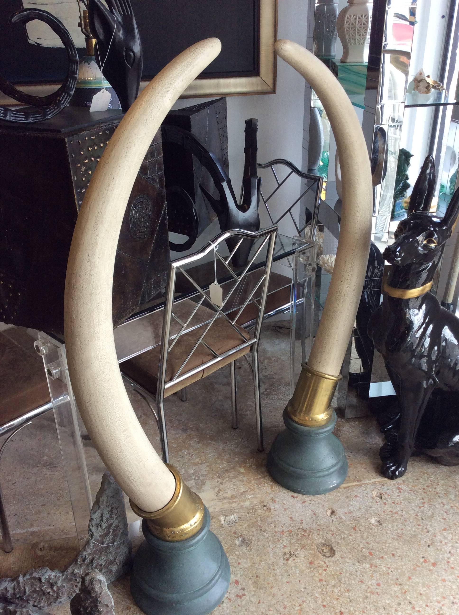 Pair Faux Elephant Tusks Brass Monumental Hollywood Regency In Excellent Condition In West Palm Beach, FL