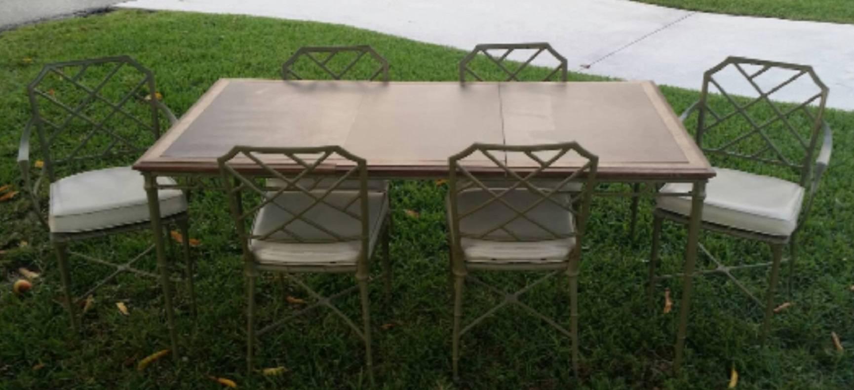 Vintage Hollywood Palm Beach Regency seven-piece Brown Jordan Calcutta faux bamboo patio metal dining table set aluminium. Set includes four side chairs, two armchairs, dining table with extension leaf. Wood top is original and may need refinishing.