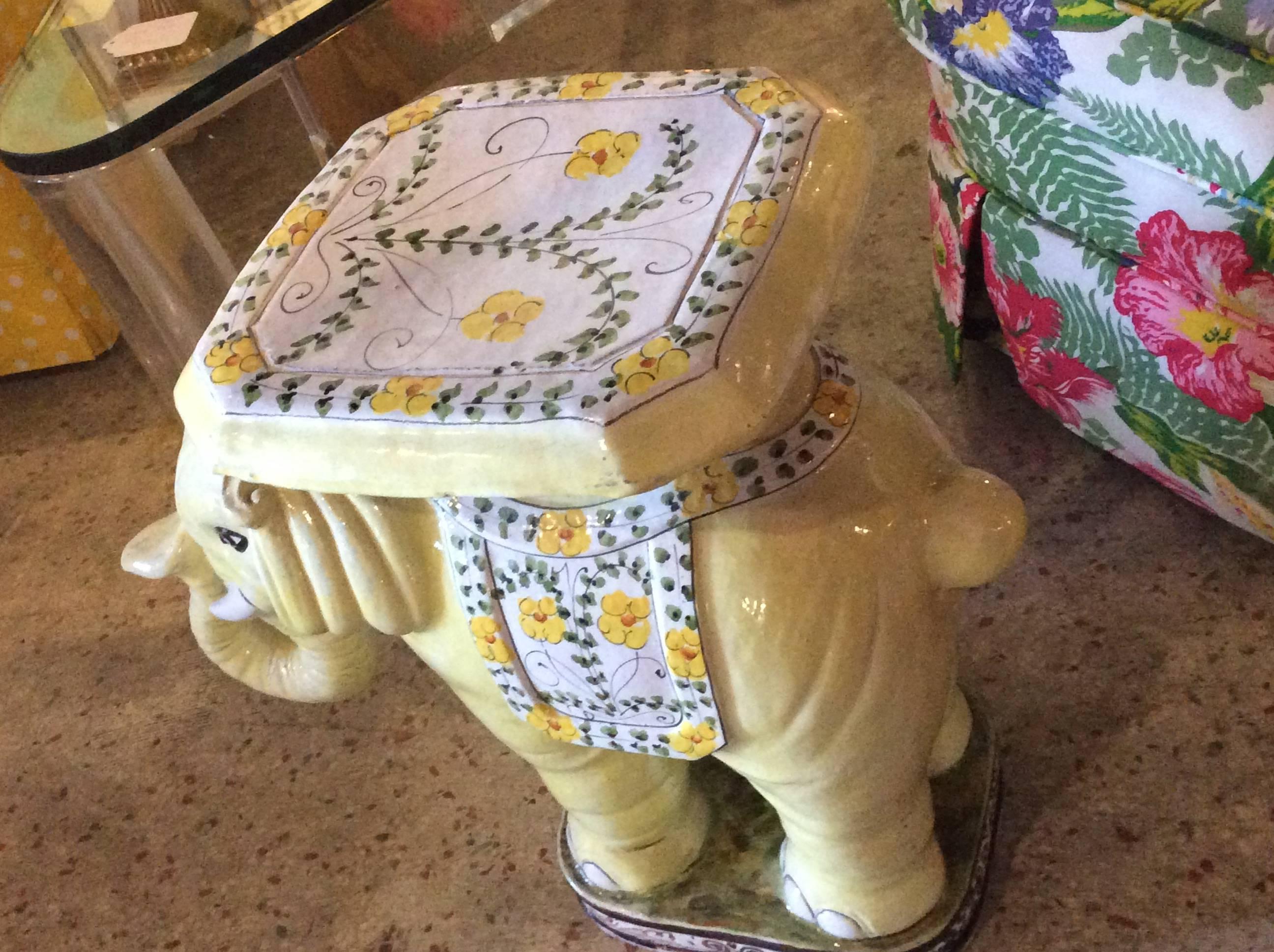 Elephant Vintage Terra Cotta Yellow Floral Garden Stand Stool Bench Side Table In Excellent Condition For Sale In West Palm Beach, FL