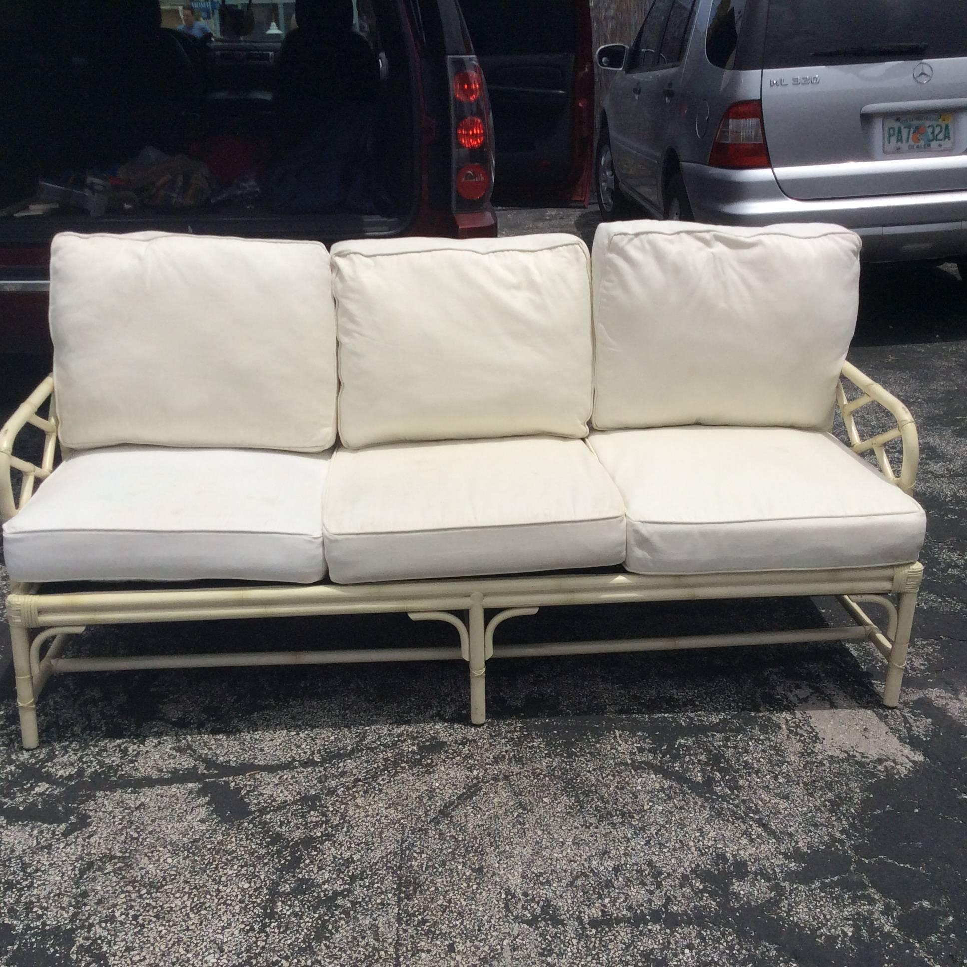 Chinese Chippendale Faux Bamboo Rattan Sofa Couch Chinoiserie Cushions Vintage In Good Condition In West Palm Beach, FL