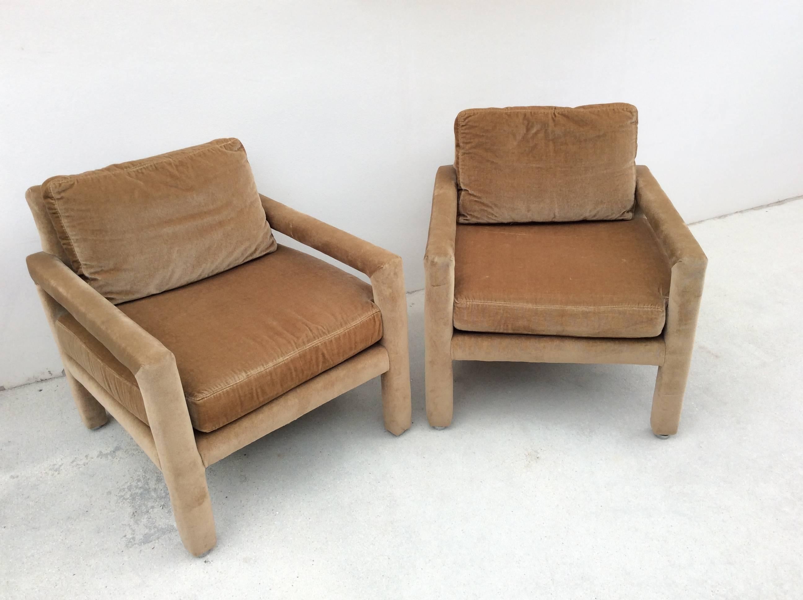 Lovely pair of vintage Drexel Heritage parsons, club, lounge armchairs in a beautiful camel brown velvet. Original upholstery in beautiful condition. May have some slight areas of light soil but nothing to be noted. In the style of Milo