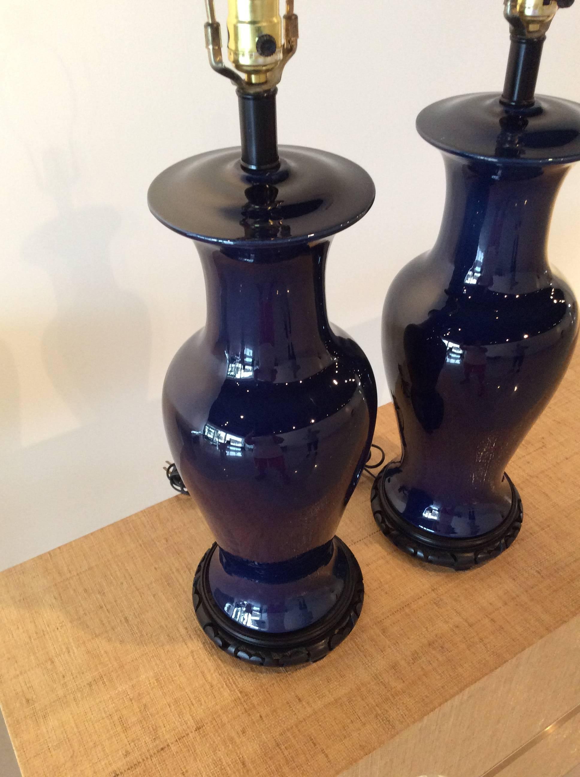Ginger Jar Vintage Pair of Navy Cobalt Blue Pagoda Table Lamps, Oriental Asian In Excellent Condition For Sale In West Palm Beach, FL