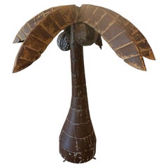 Vintage-Statue im Palm-Beach-Stil mit Palme und Kokosnüssen – für den Außenbereich, die Terrasse oder den Innenbereich, aus Metall, im tropischen Stil