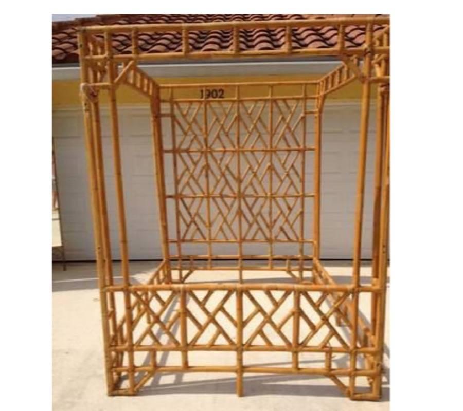 Chinese Chippendale Canopy Vintage Queen Size Rattan Bed Headboard Palm Beach In Excellent Condition In West Palm Beach, FL