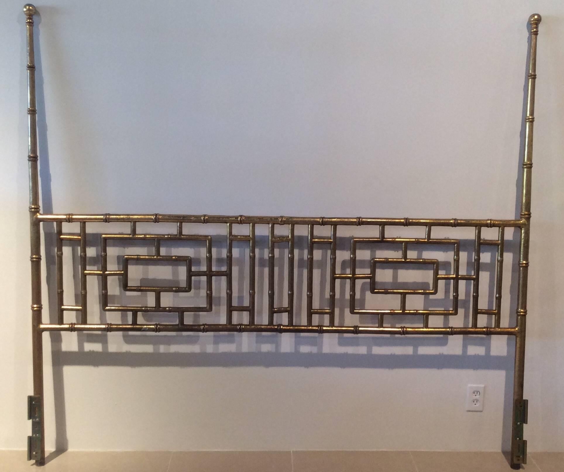 20th Century  Faux Bamboo Chinese Chippendale Vintage King-Size Headboard Bed Geometric